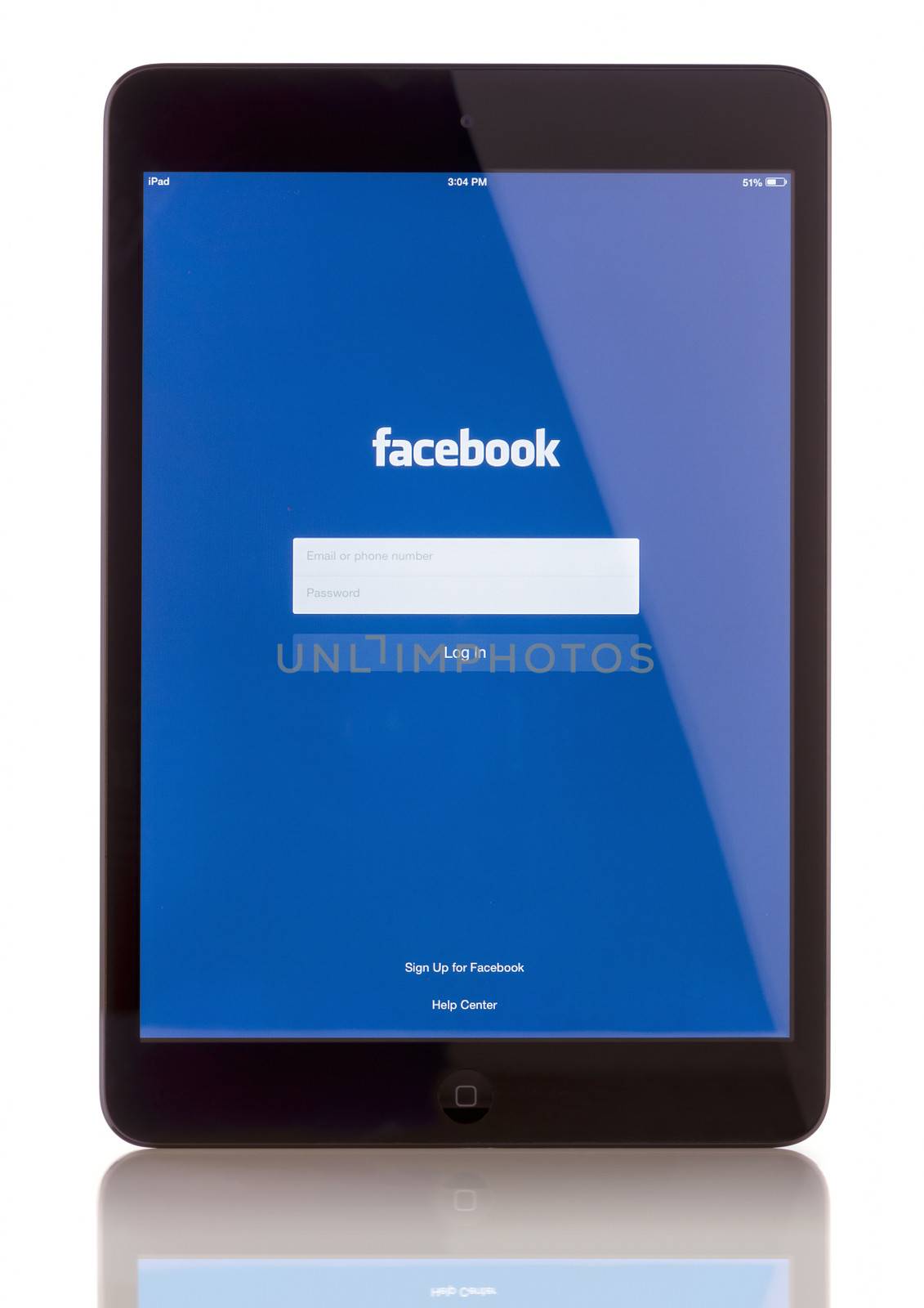 Facebook on iPad Mini by manaemedia