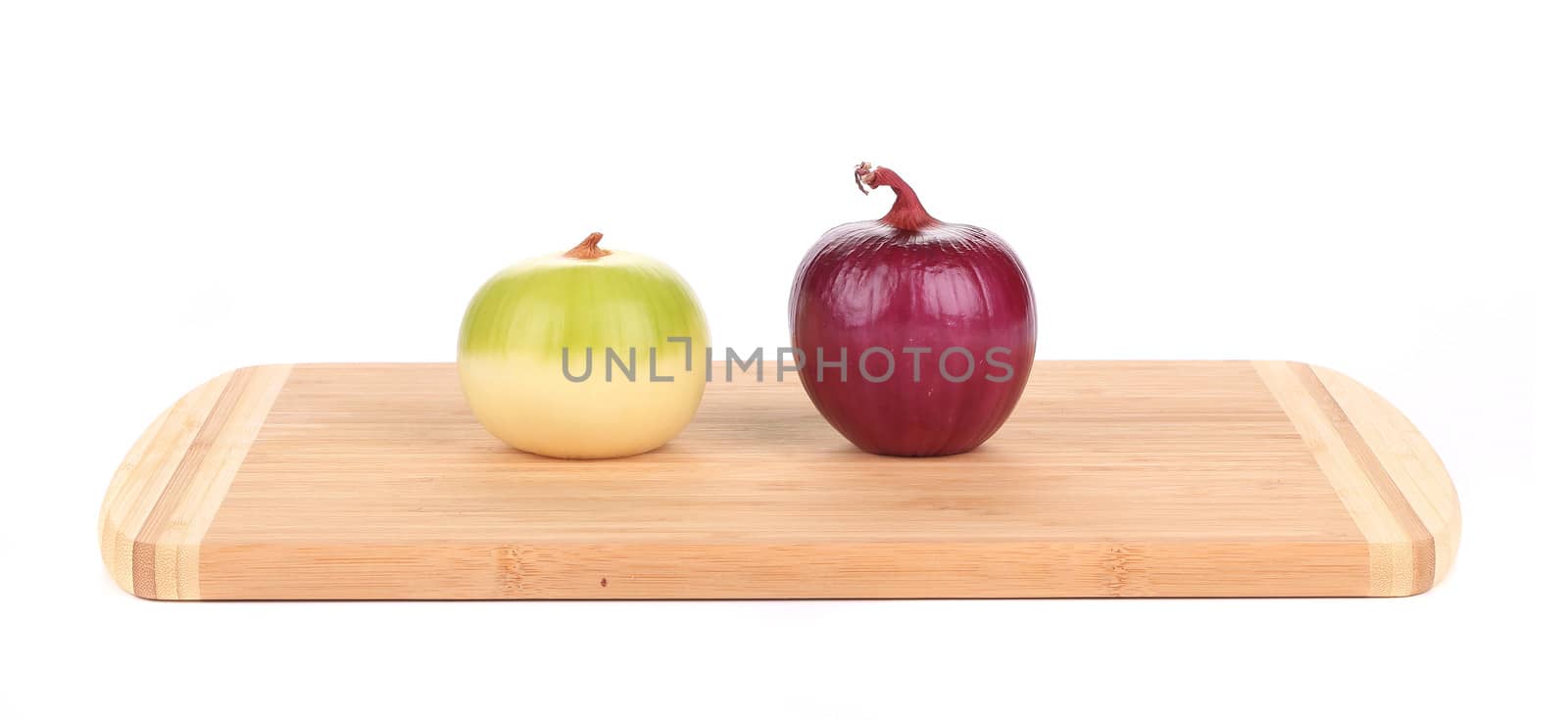 red and white onions on wooden platter. isolated on a white background