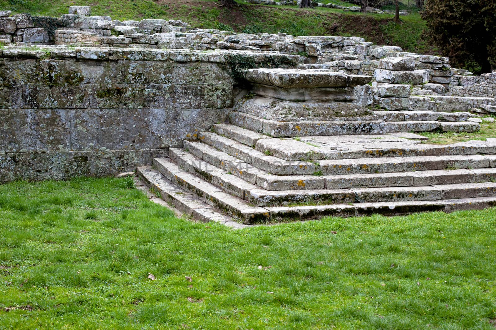 Old roman ruins by foaloce