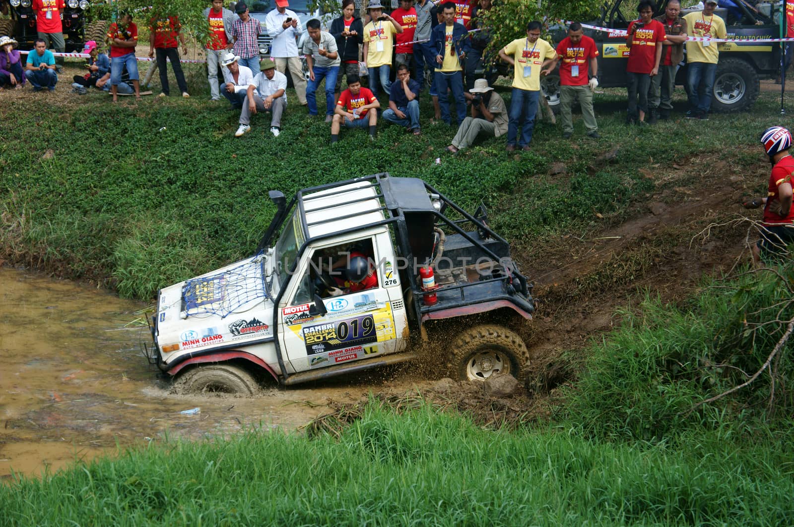 Racer offroad at terrain racing car competition by xuanhuongho