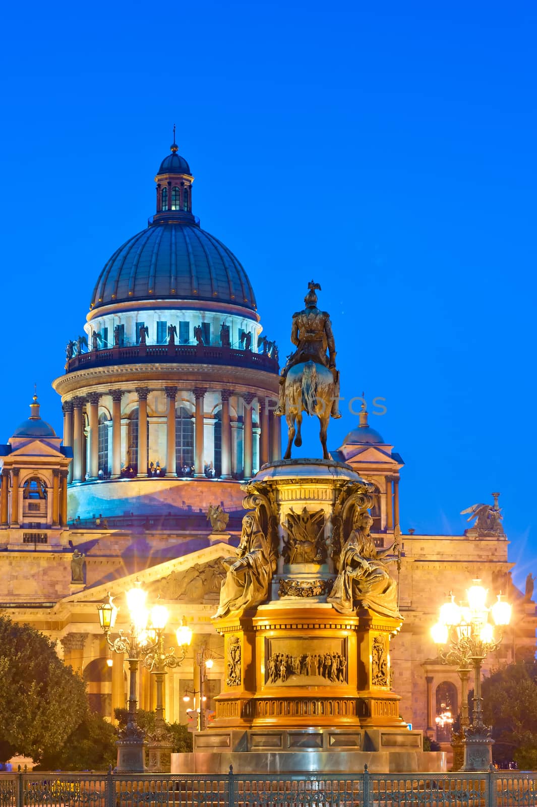 Isaac beautiful cathedral in Saint-Petersburg at night