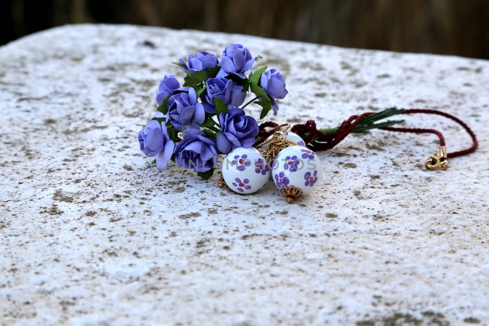 Artisanal Sicilian ceramic pendent and the bunch of violet paper roses