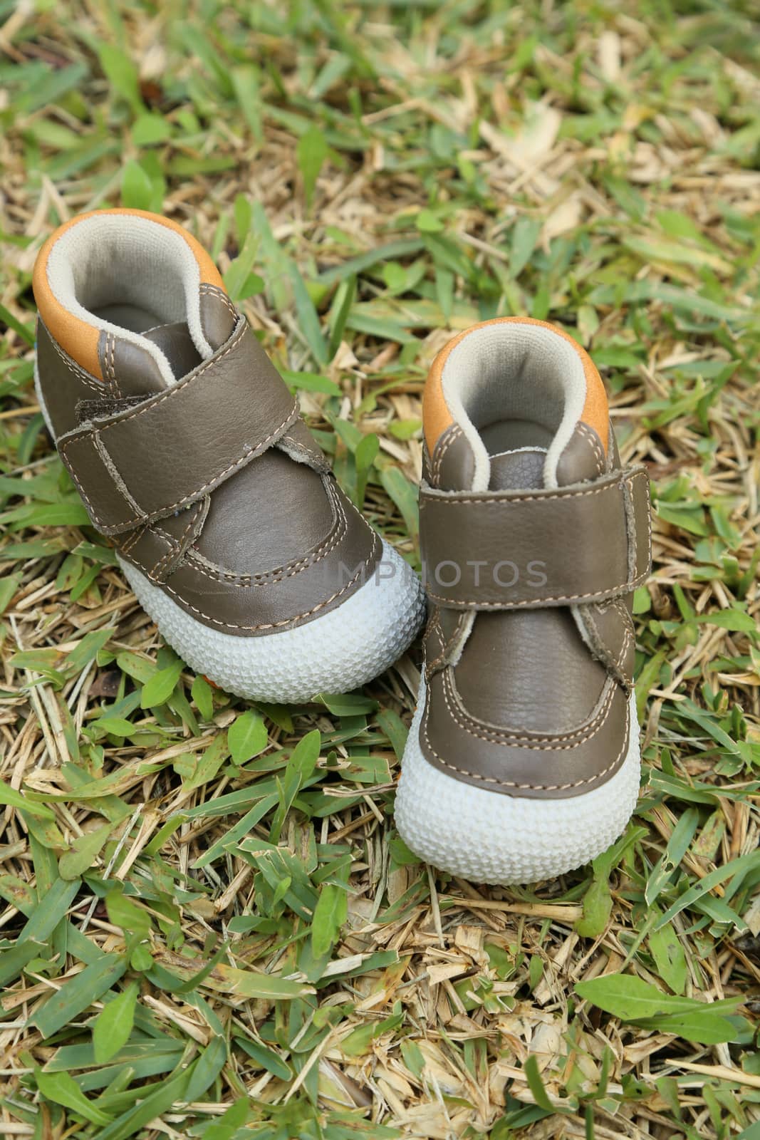 Baby first shoes by tolikoff_photography