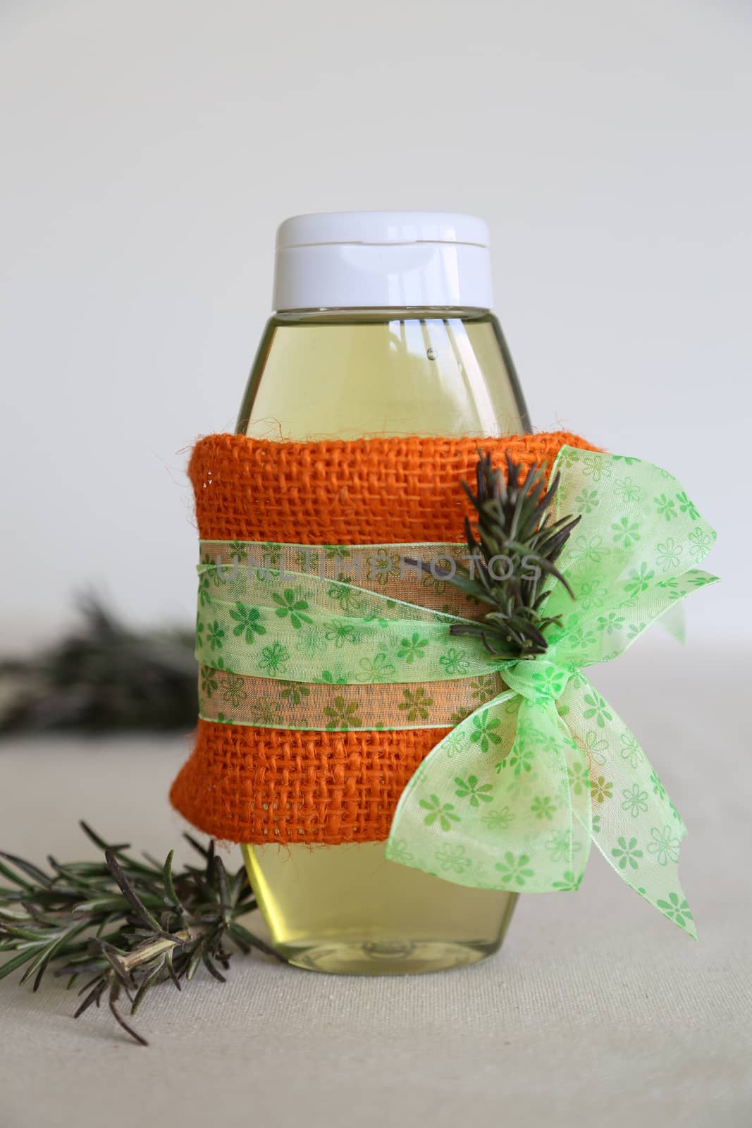 shampoo with essential oil of rosemary
