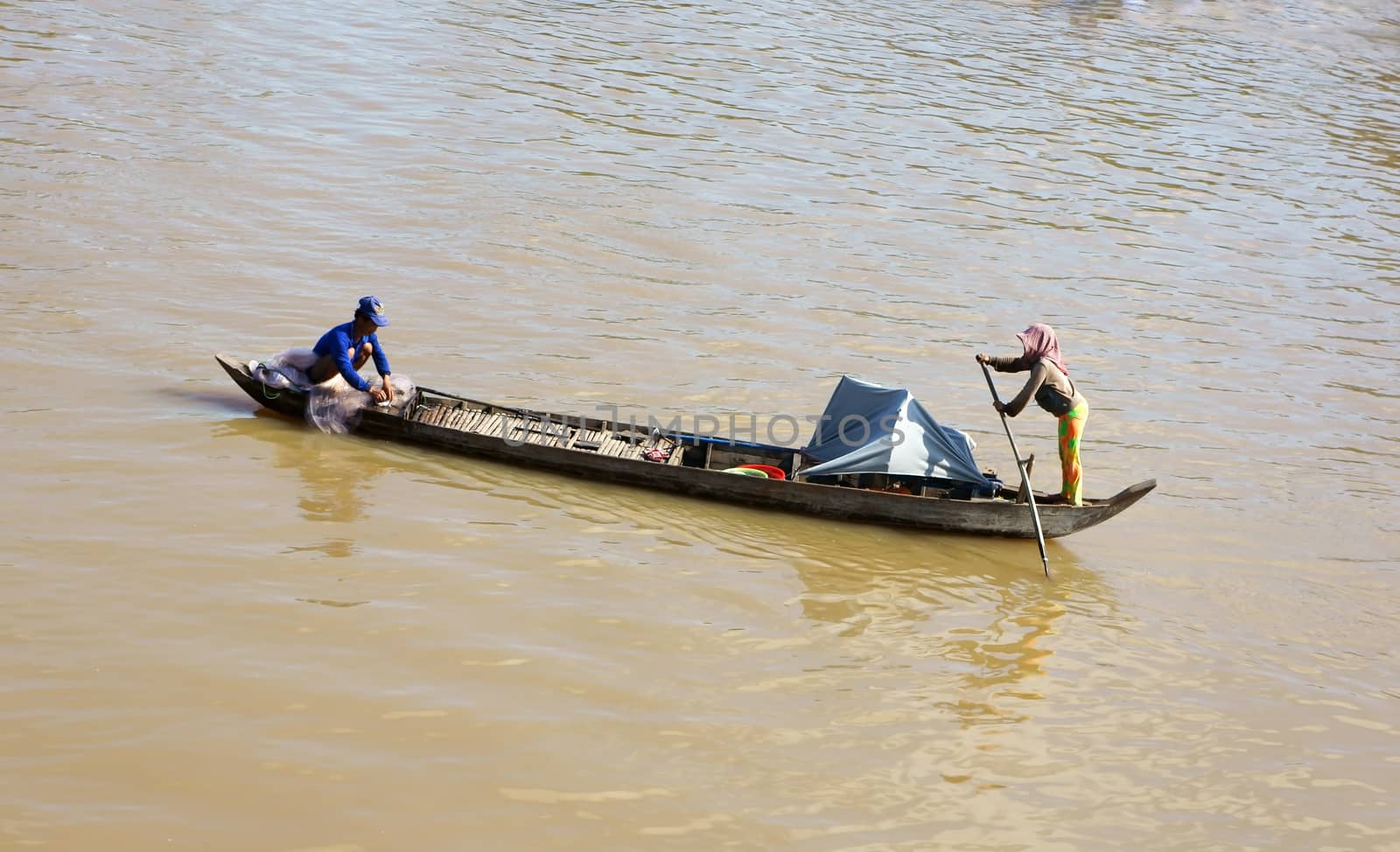 Couple of fisherman working on river by xuanhuongho