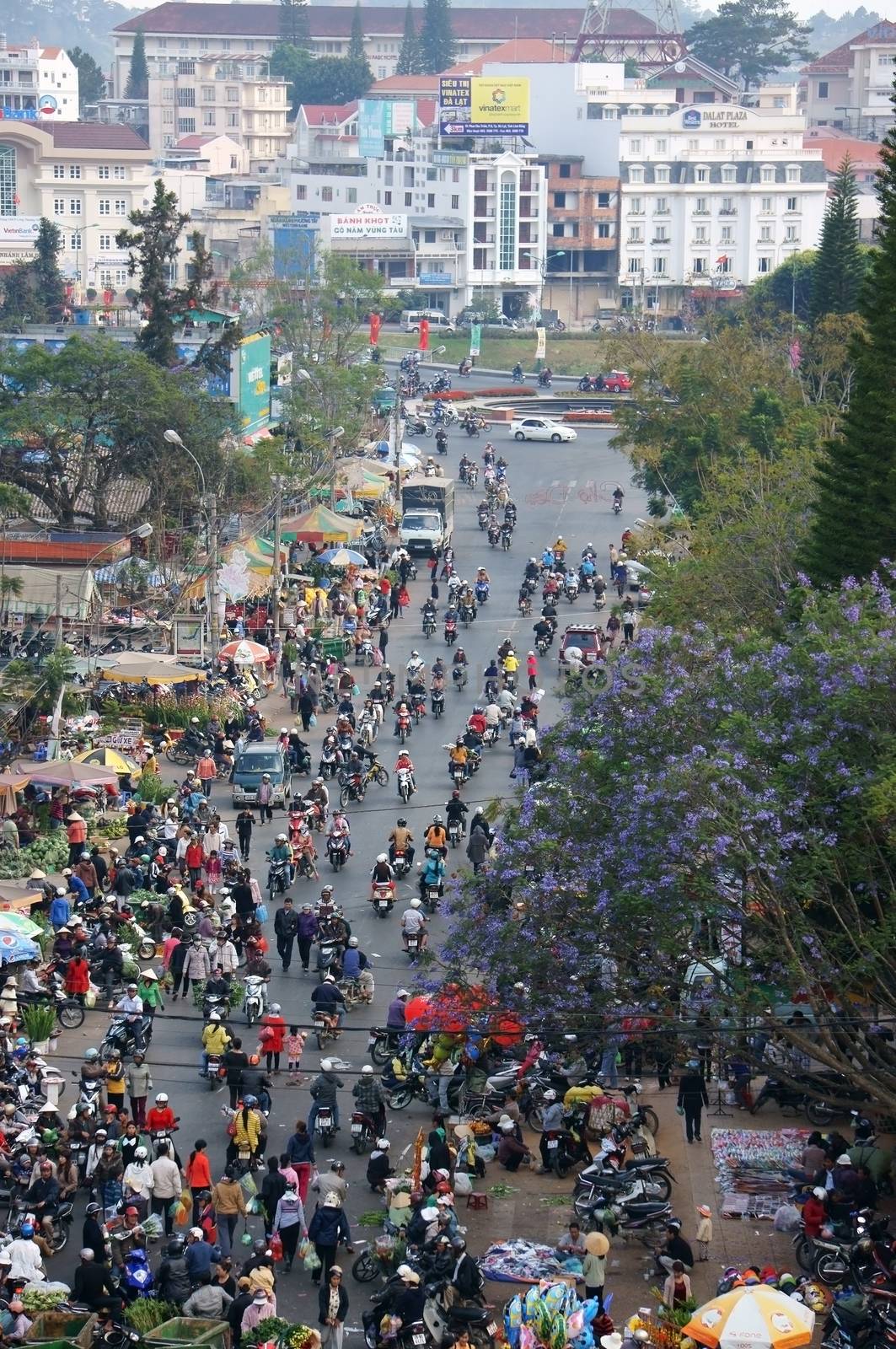 Crowded scene with crowd of people go to market by xuanhuongho