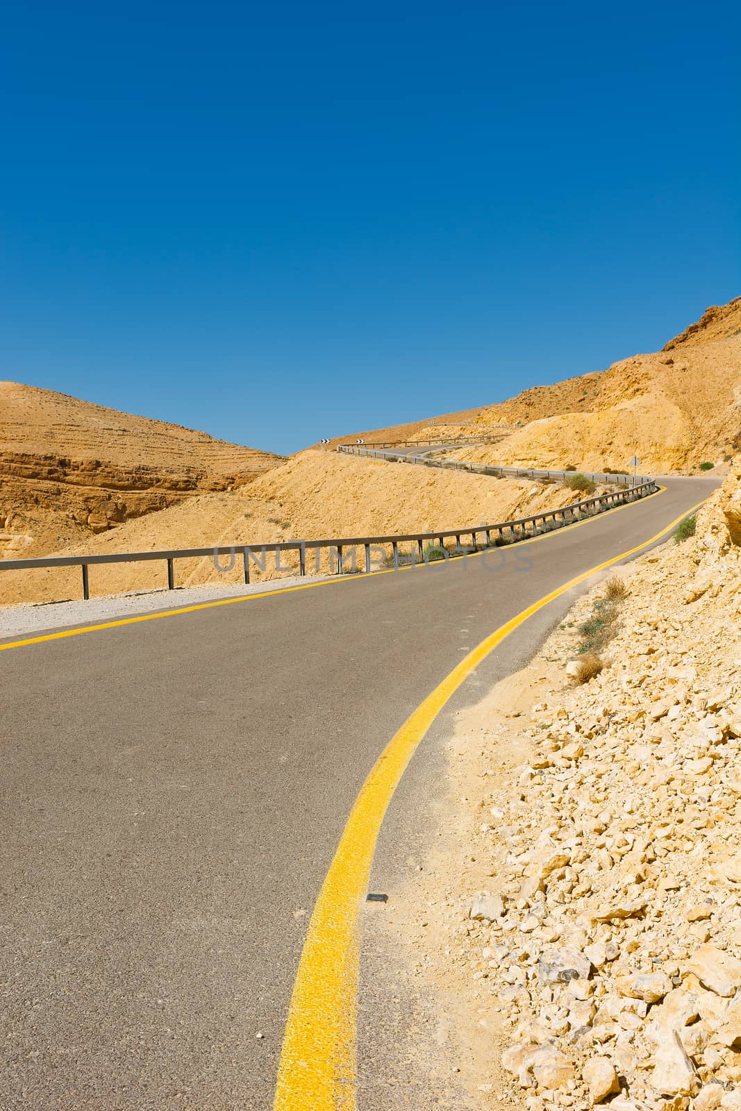 Road in Israel by gkuna