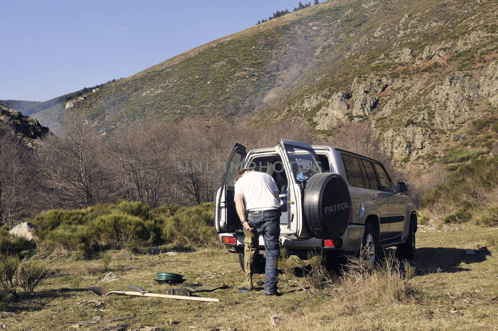 Gold digger in France equipping to go propecter the river Tarnon in the Cevennes on the department of Lozere