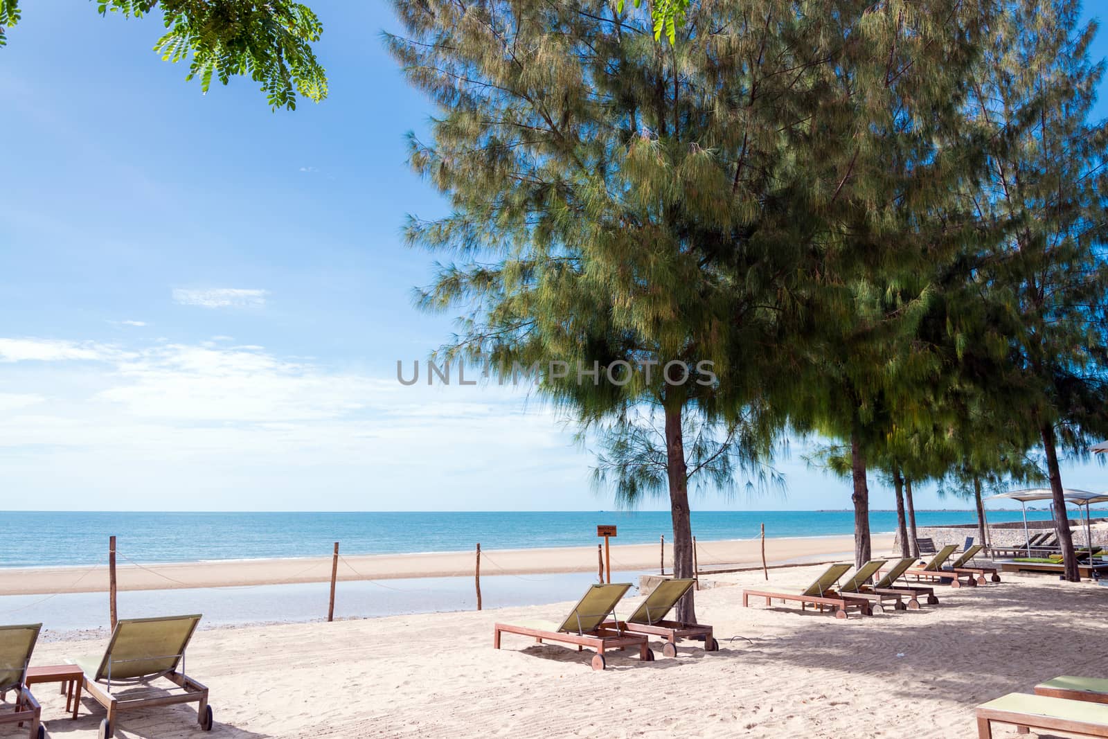  Sunbed and beach 