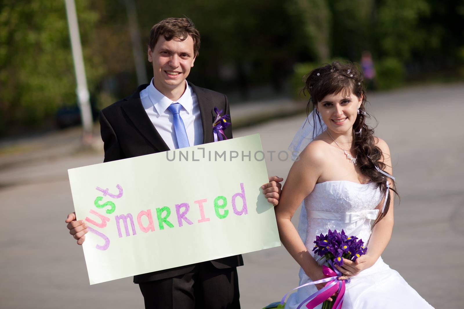 couple with blank "just married" by vsurkov