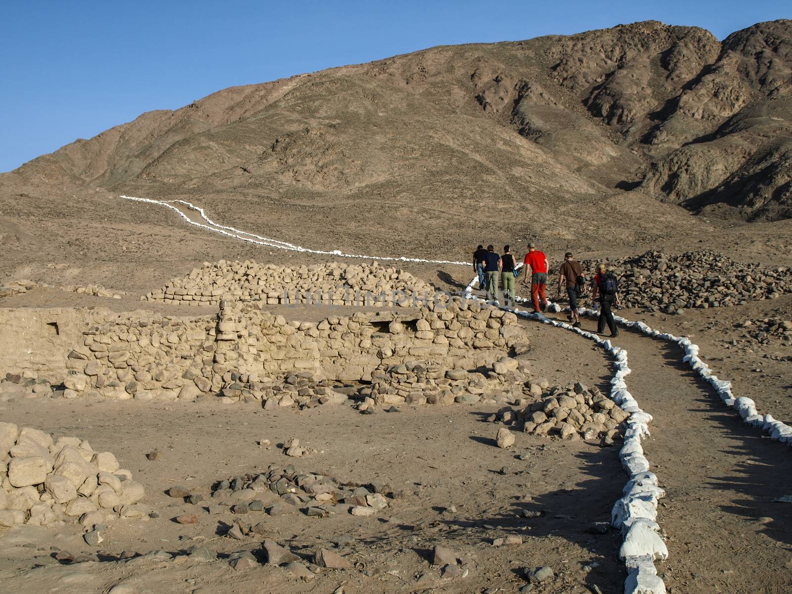 Walk at Los Paredones ruins (Nazca, Peru)