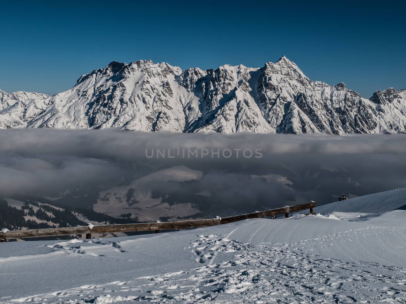 Inversion in winter Alps by pyty