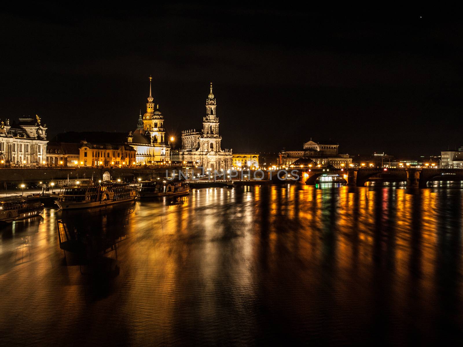 Dresden at night by pyty