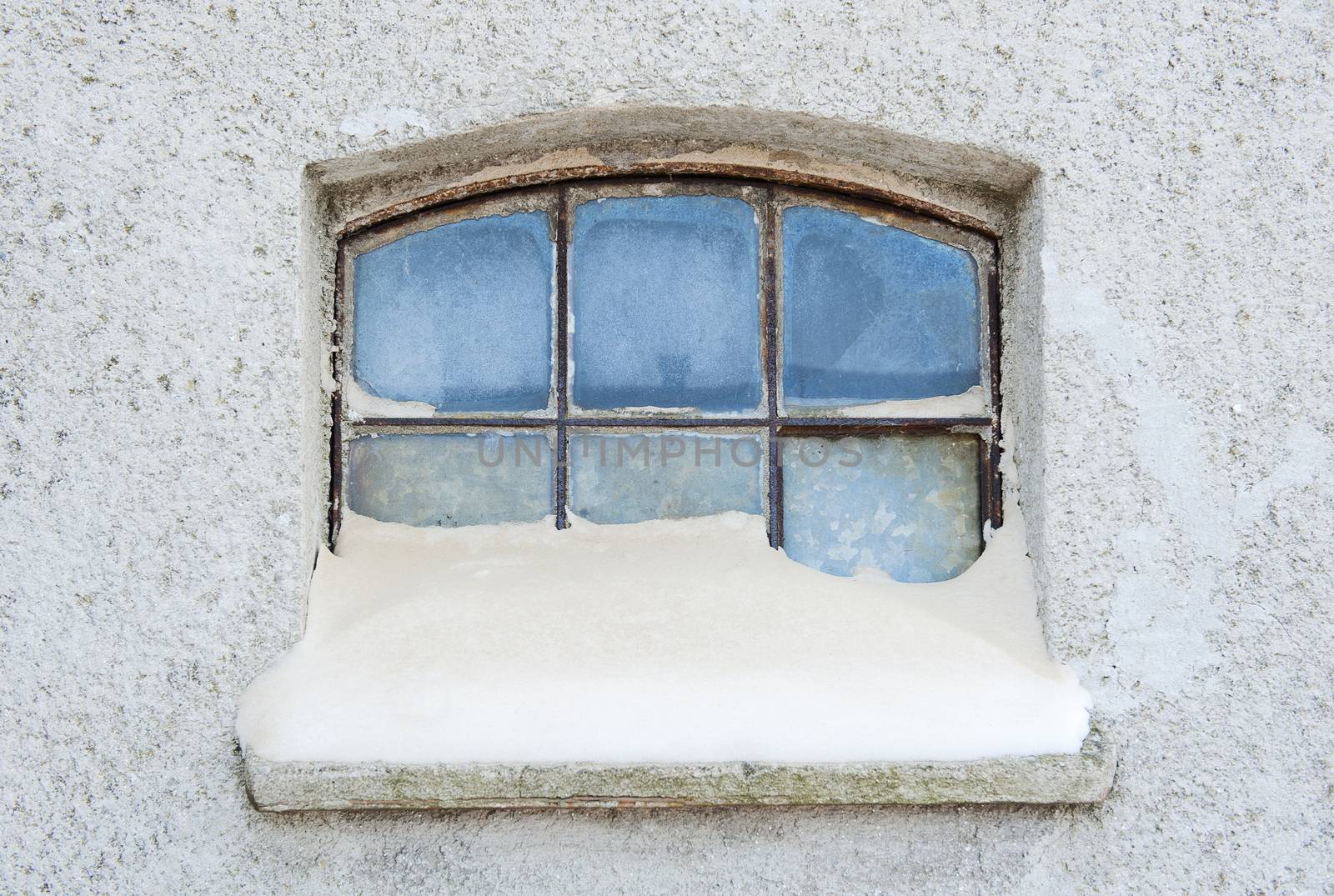 Winter window by Yaurinko