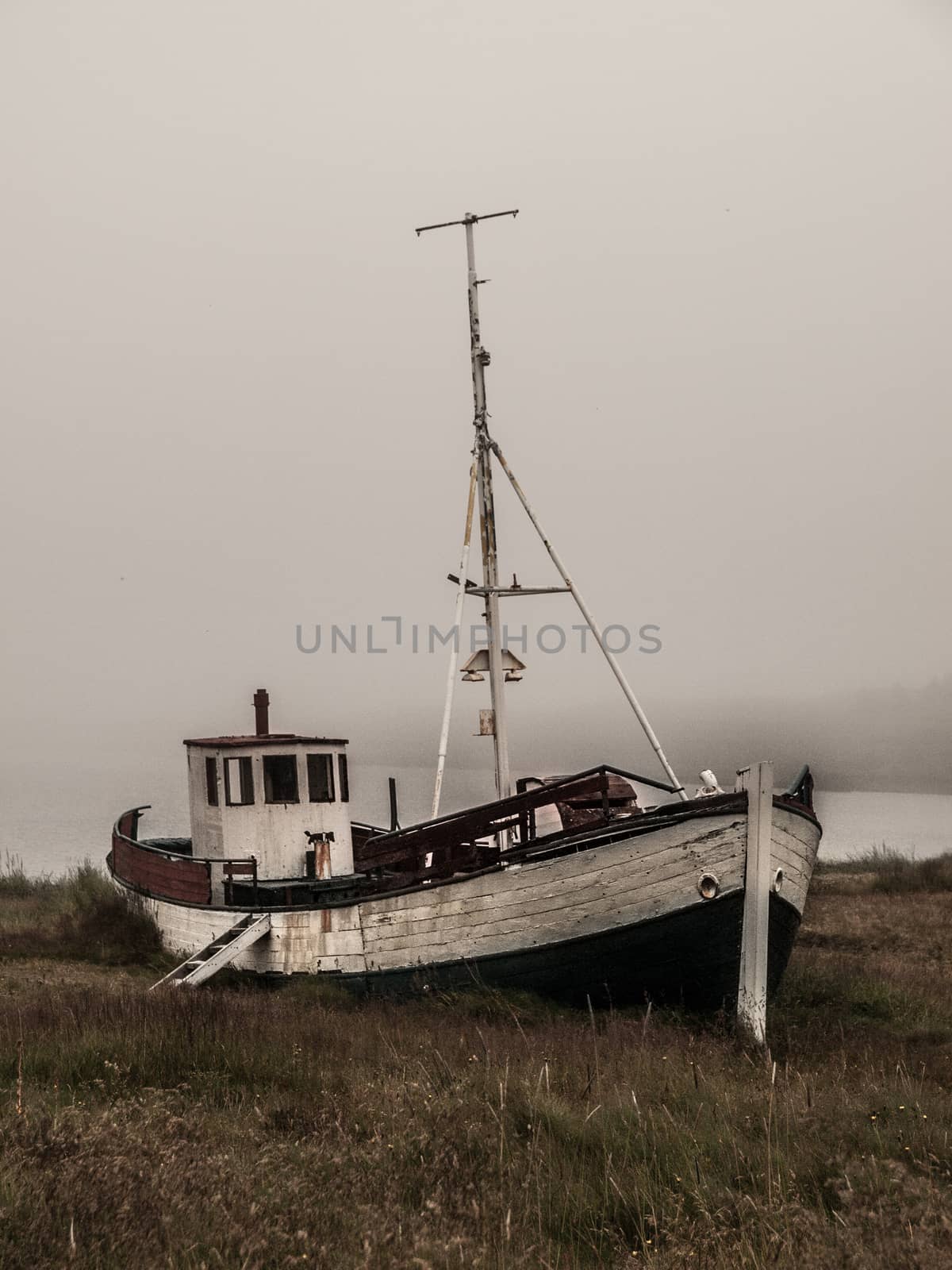Old boat by pyty