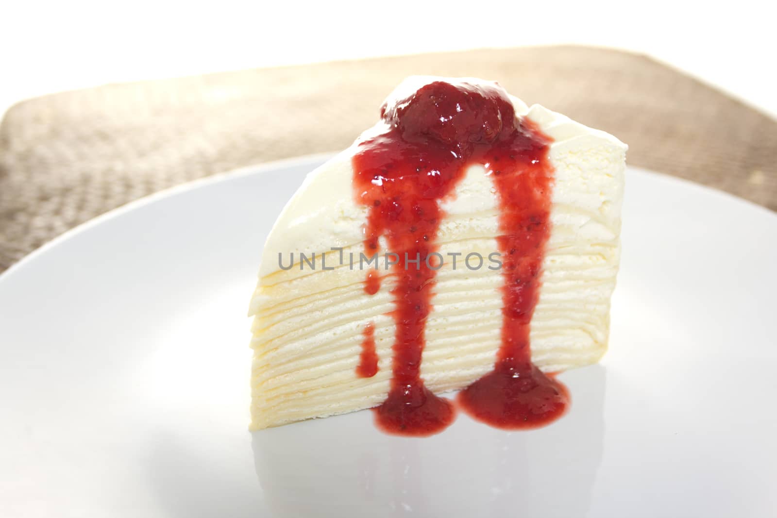 crepe cake strawberry  by wyoosumran
