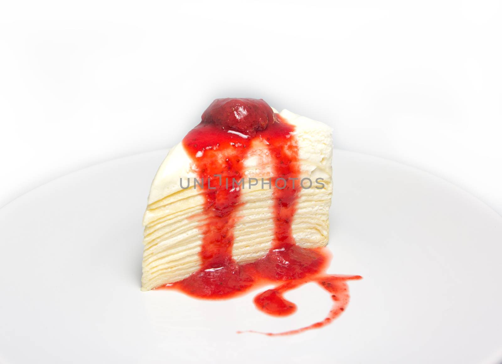 crepe cake strawberry by wyoosumran