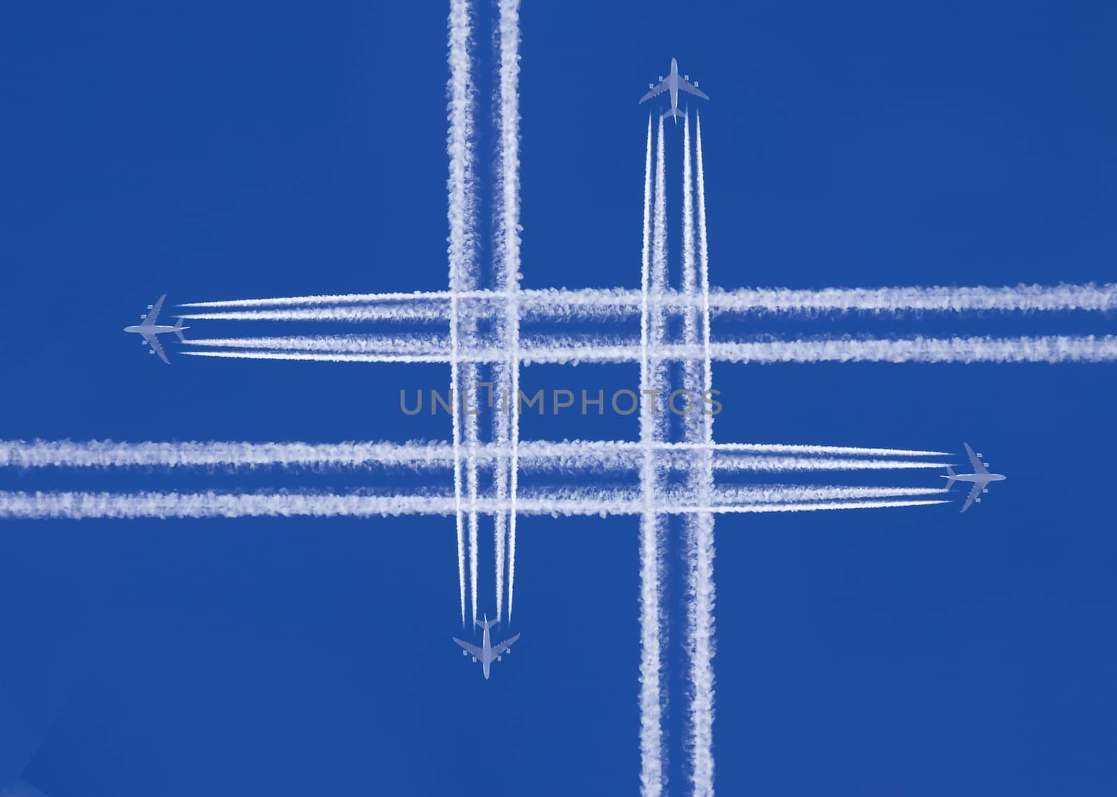 four planes that cross in the sky