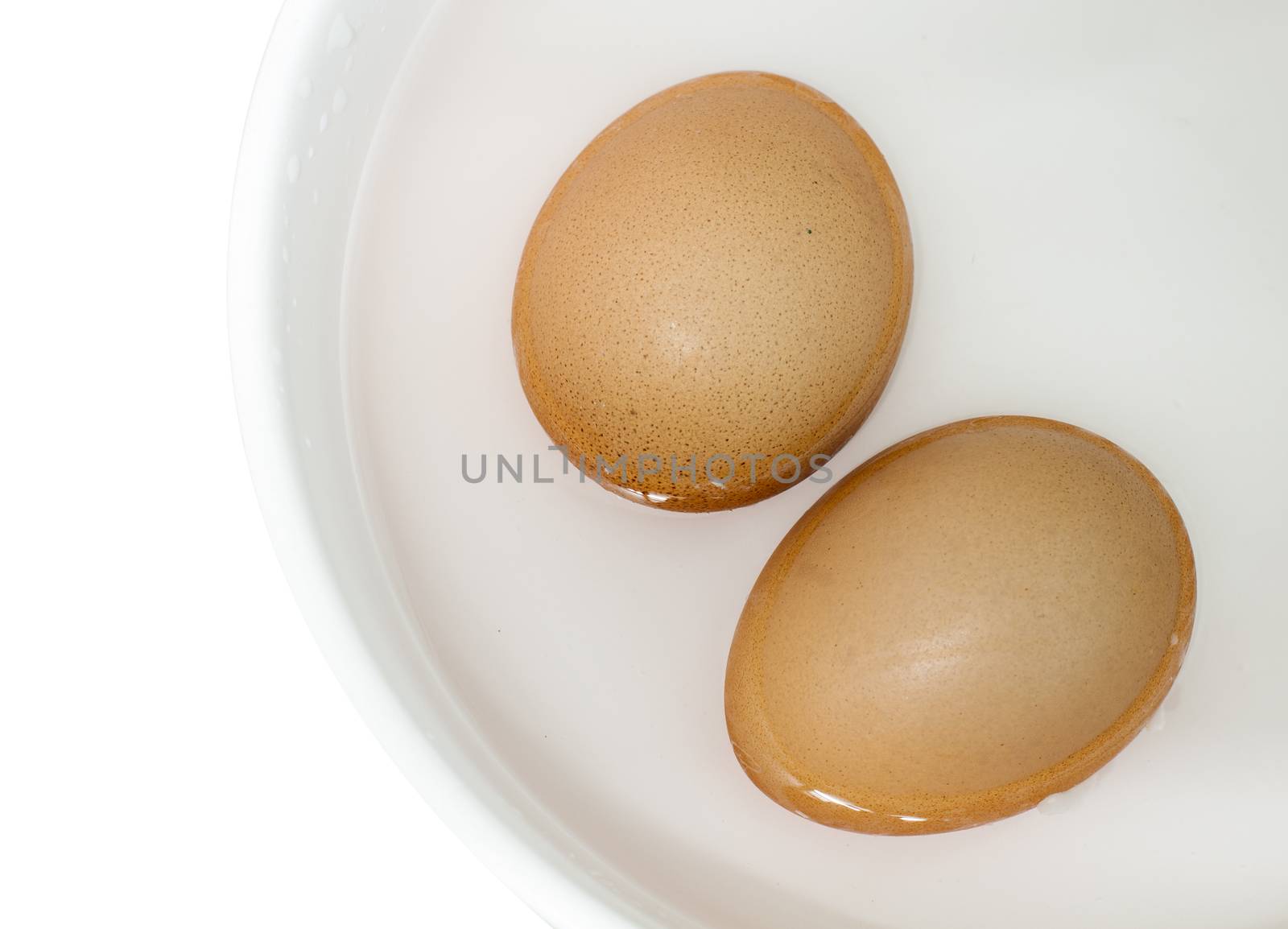 2 eggs, boiled eggs. Soak in cold water