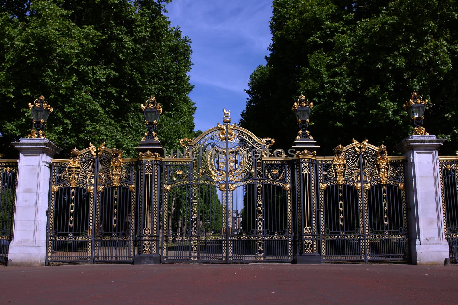A large locked gate outside the Palace of Buckingham