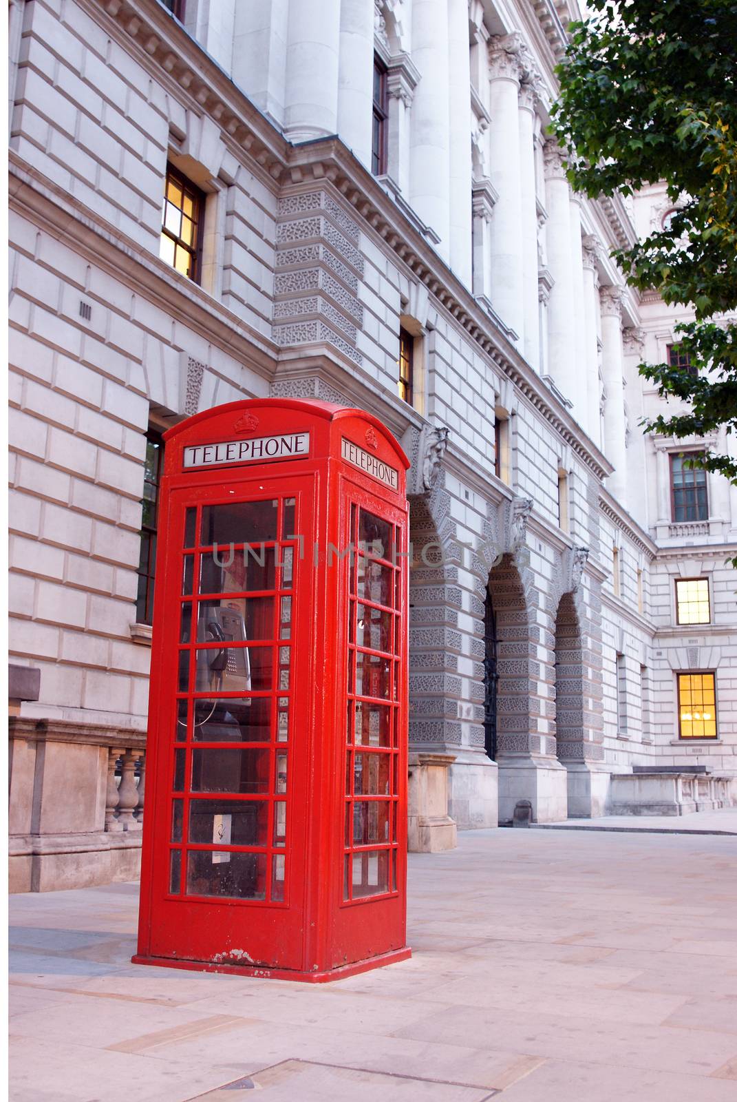 A classsic red telephone booth as found on the streets of London