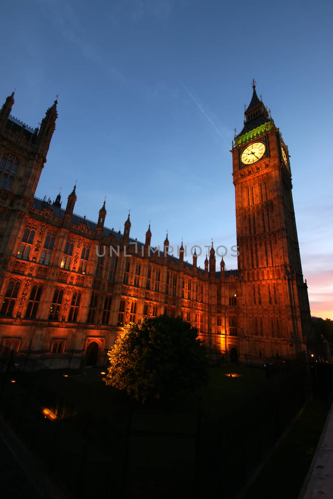 Big Ben at Parliment as seen at dusk