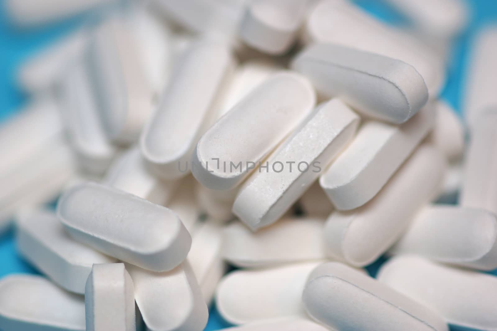 Multiple white tablets containing prescription medicine