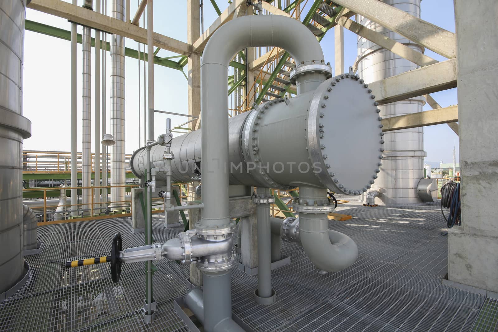 Heat exchanger in refinery plant