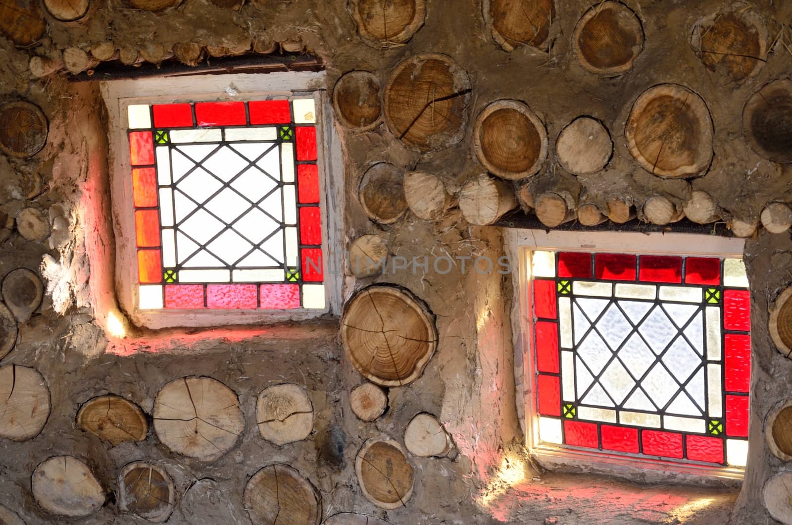 Two small red windows by pauws99