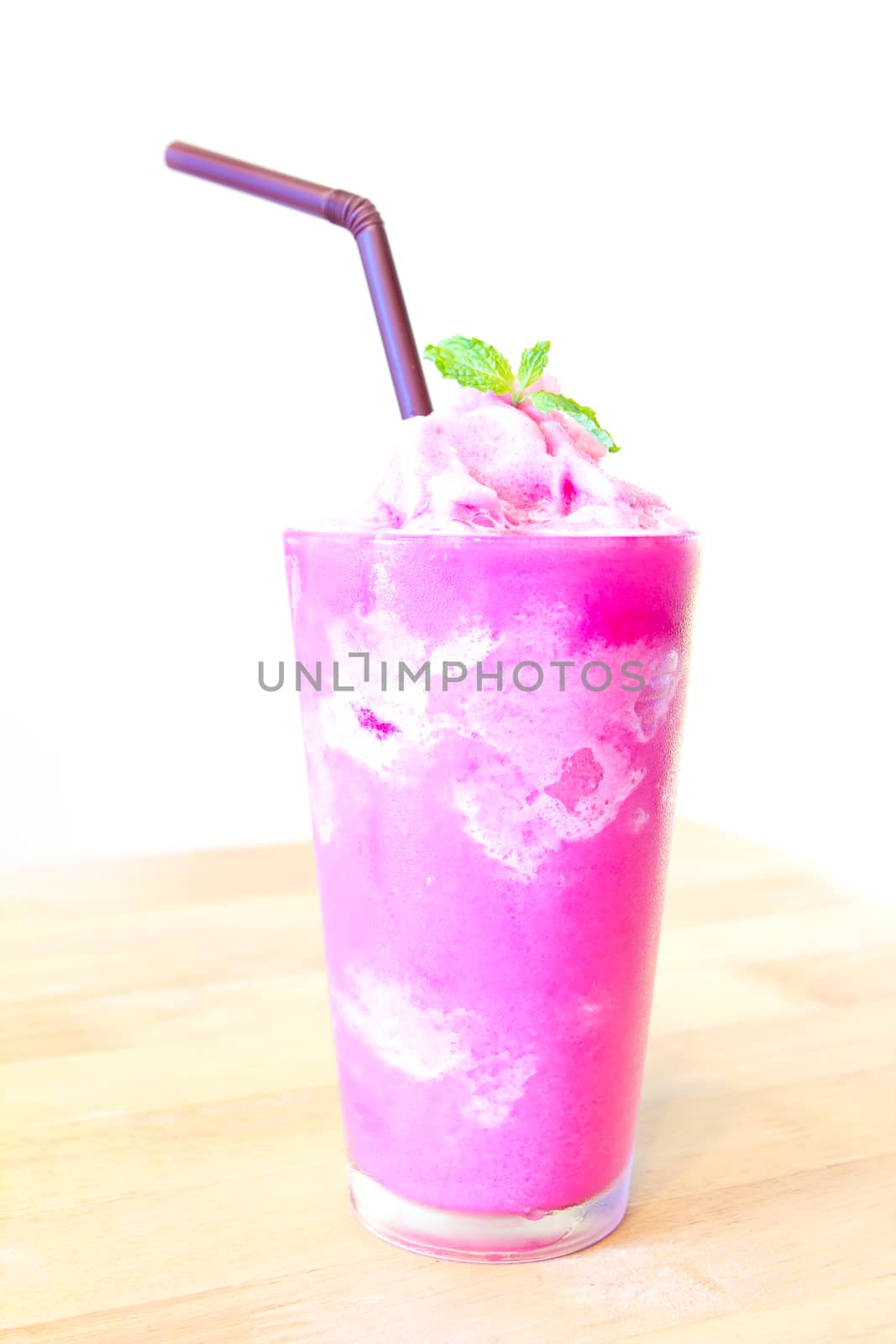 Pink Healthy smoothie juice by wyoosumran