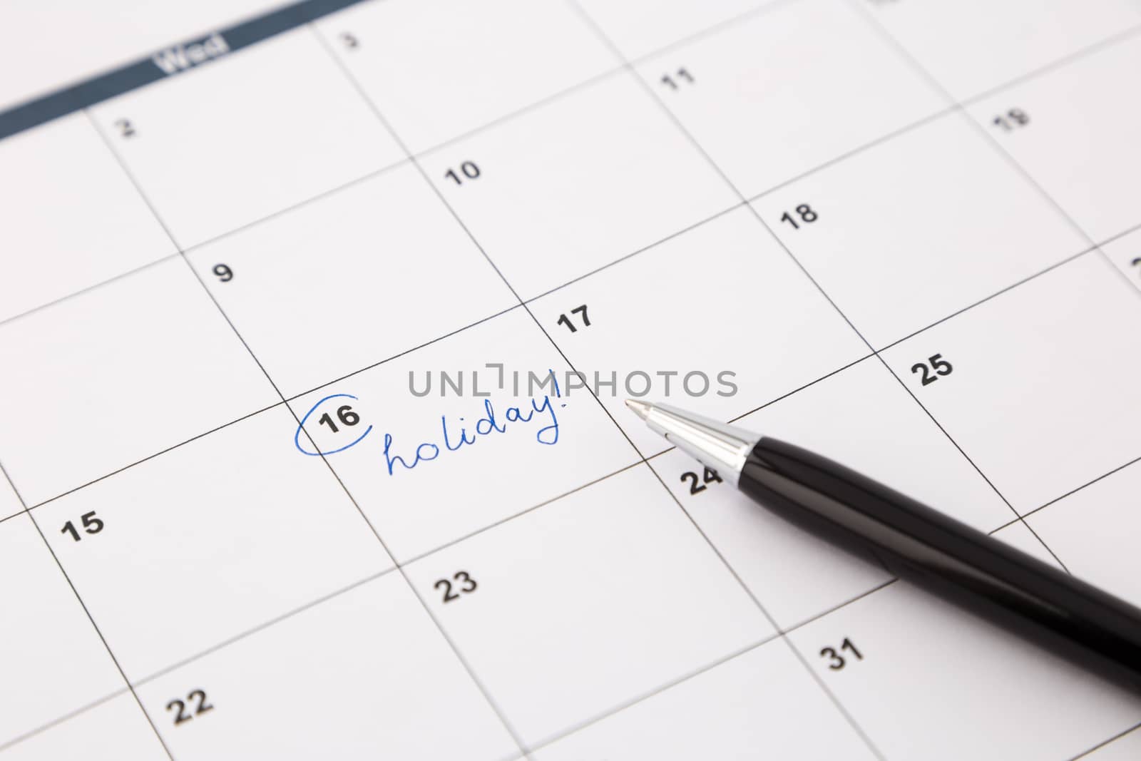 note date of holiday planning on calendar