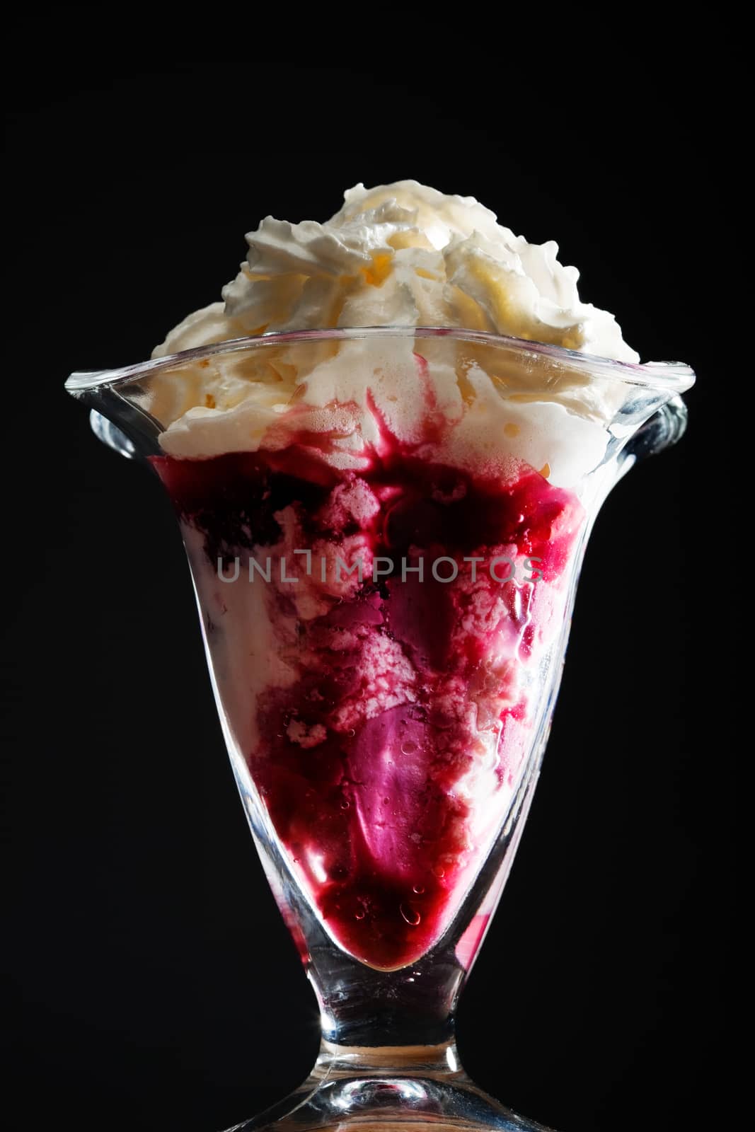 Ice cream in the glass by terex