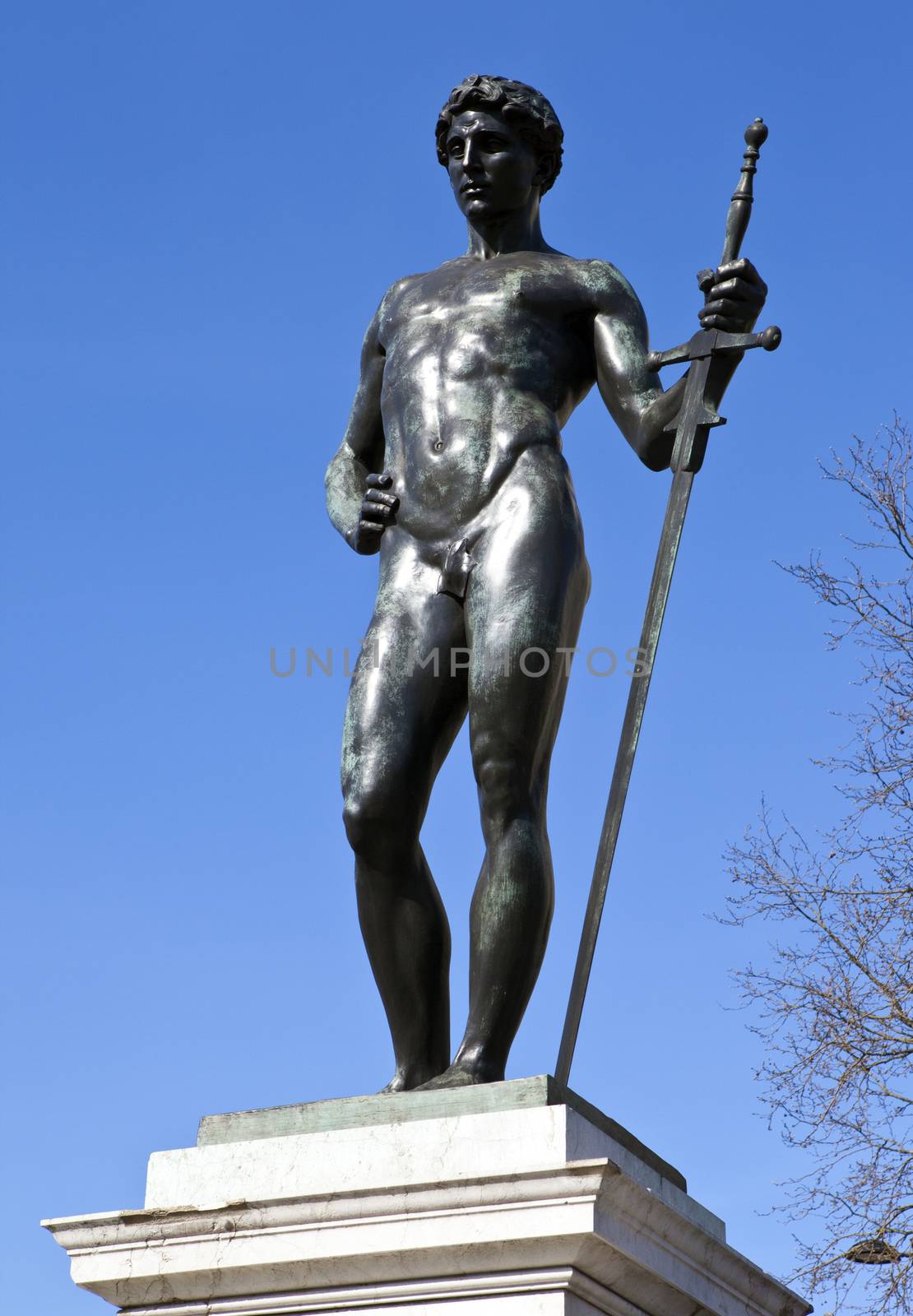 Memorial dedicated to the dead of the Machine Gun Corps in the First World War at Hyde Park Corner , London.