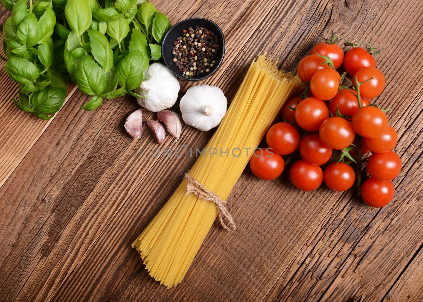 spaghetti pasta on wooden background