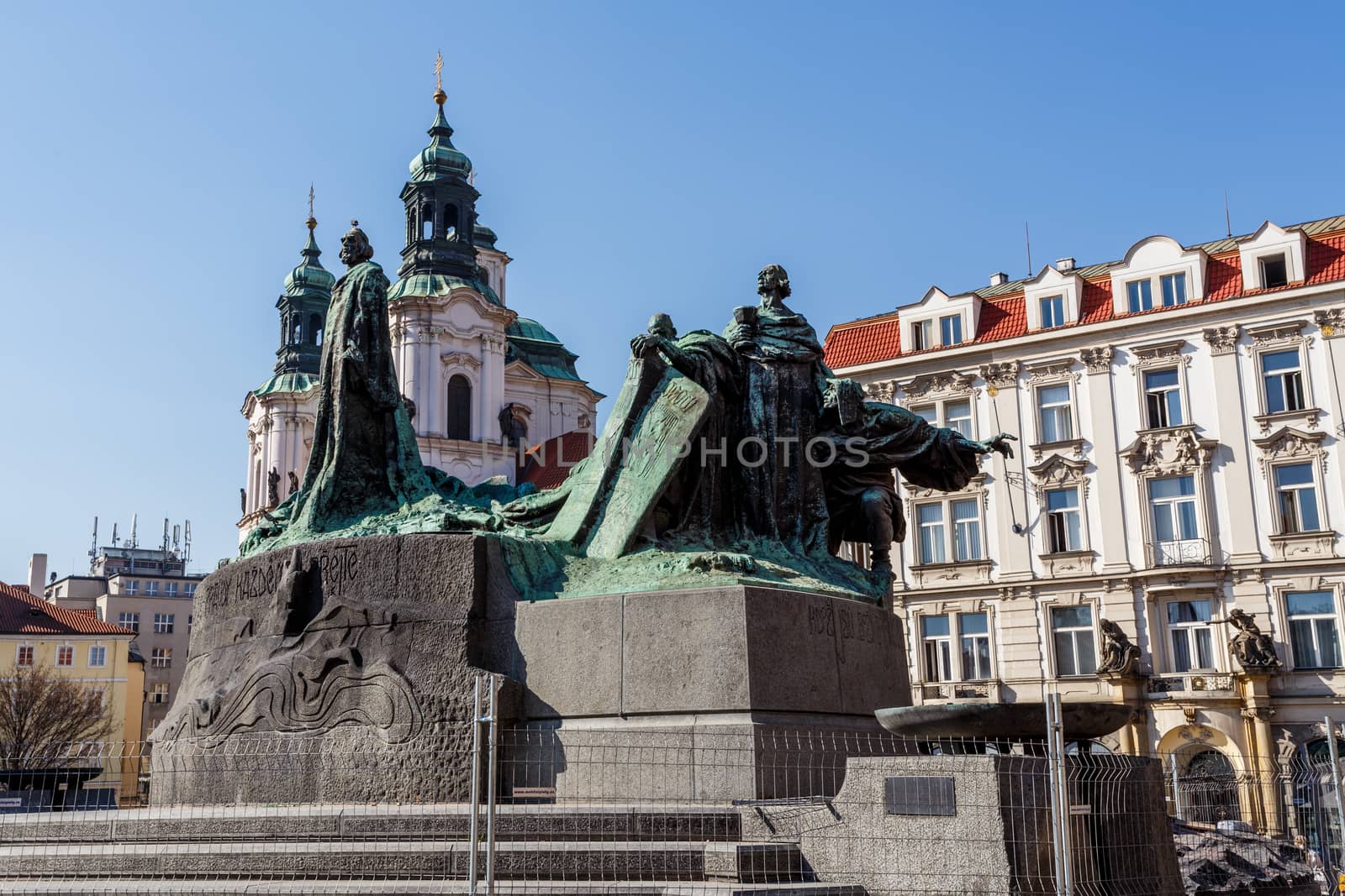 Statue of jan Hus behind Saint Nicholas church