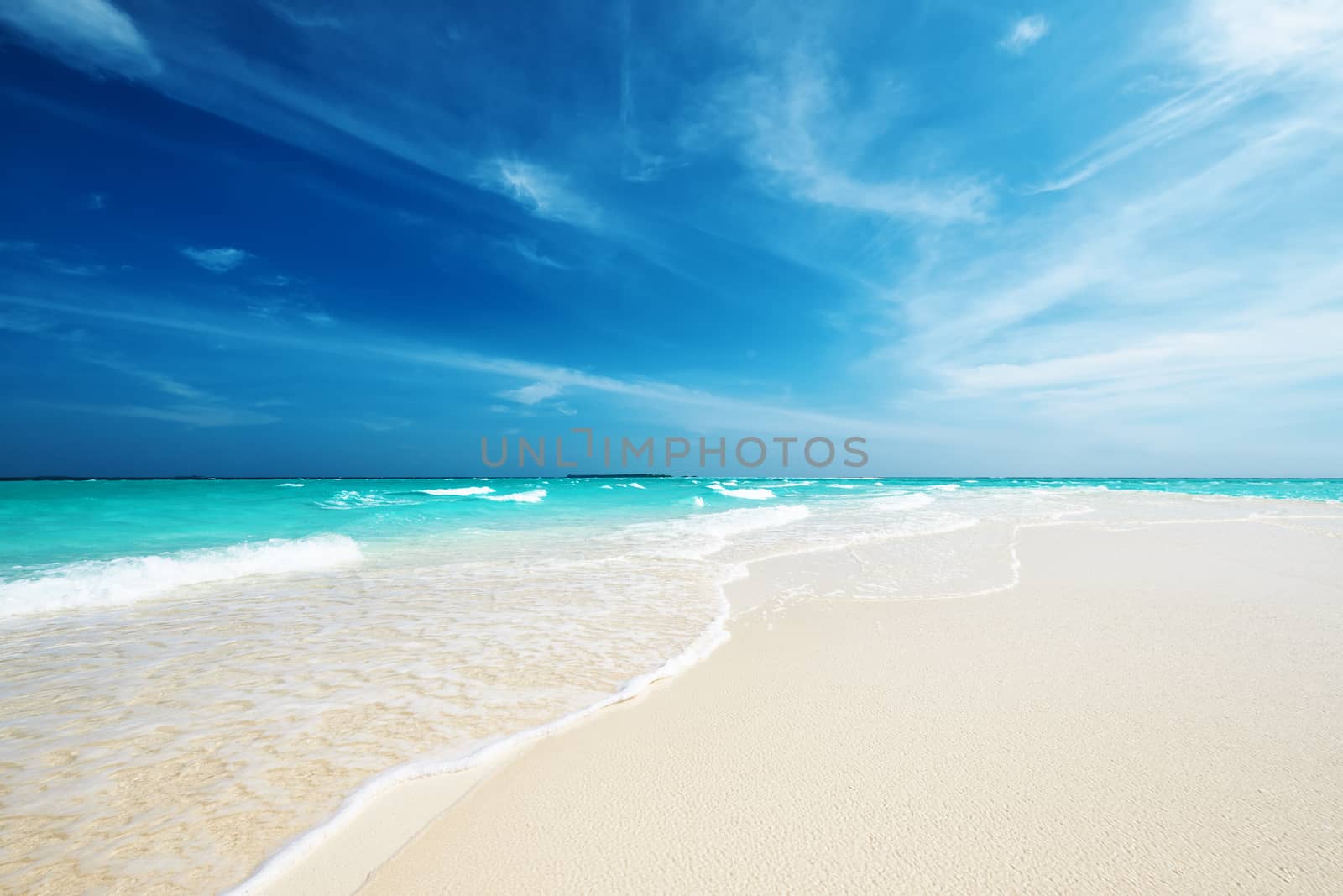 Beautiful beach with sandspit at Maldives by haveseen