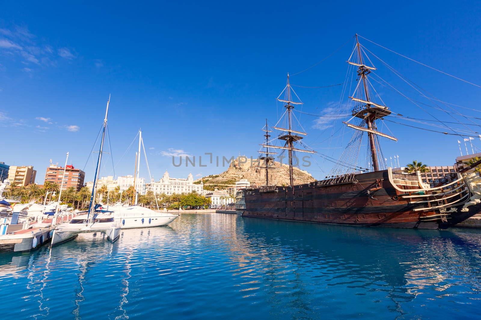 alicante marina port boats in Mediterranean spain by lunamarina