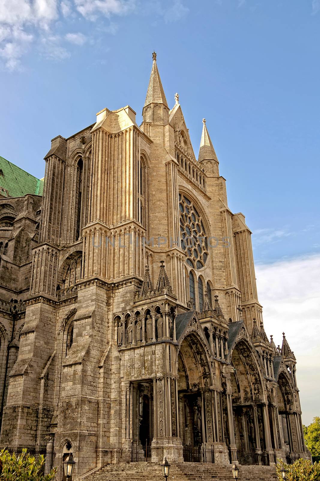 Front of the church in Paris by johan10