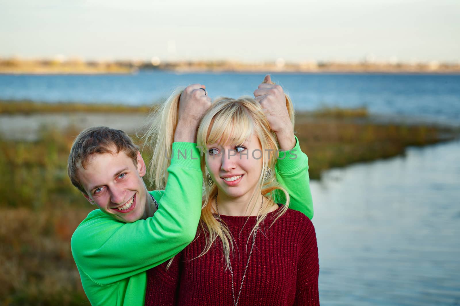 Couple fooling around on sea bank by Vagengeym