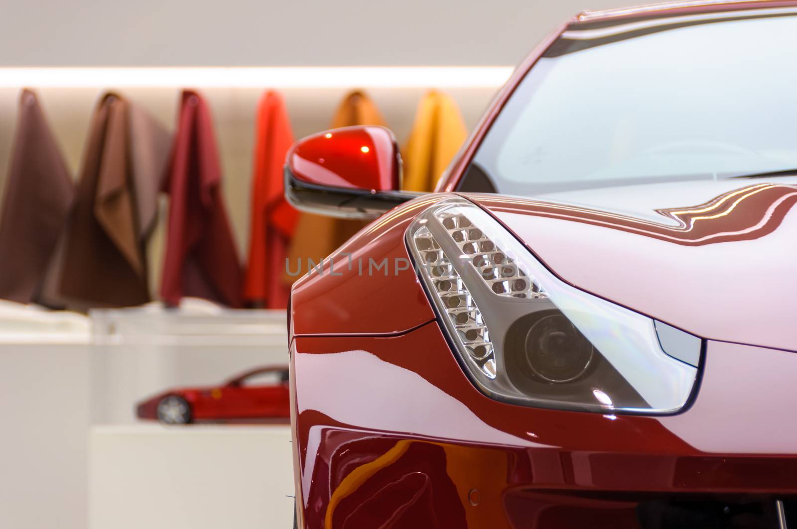 LONDON, UK - CIRCA FEBRUAR 2012: A red Ferrari FF is on display in a showroom.
