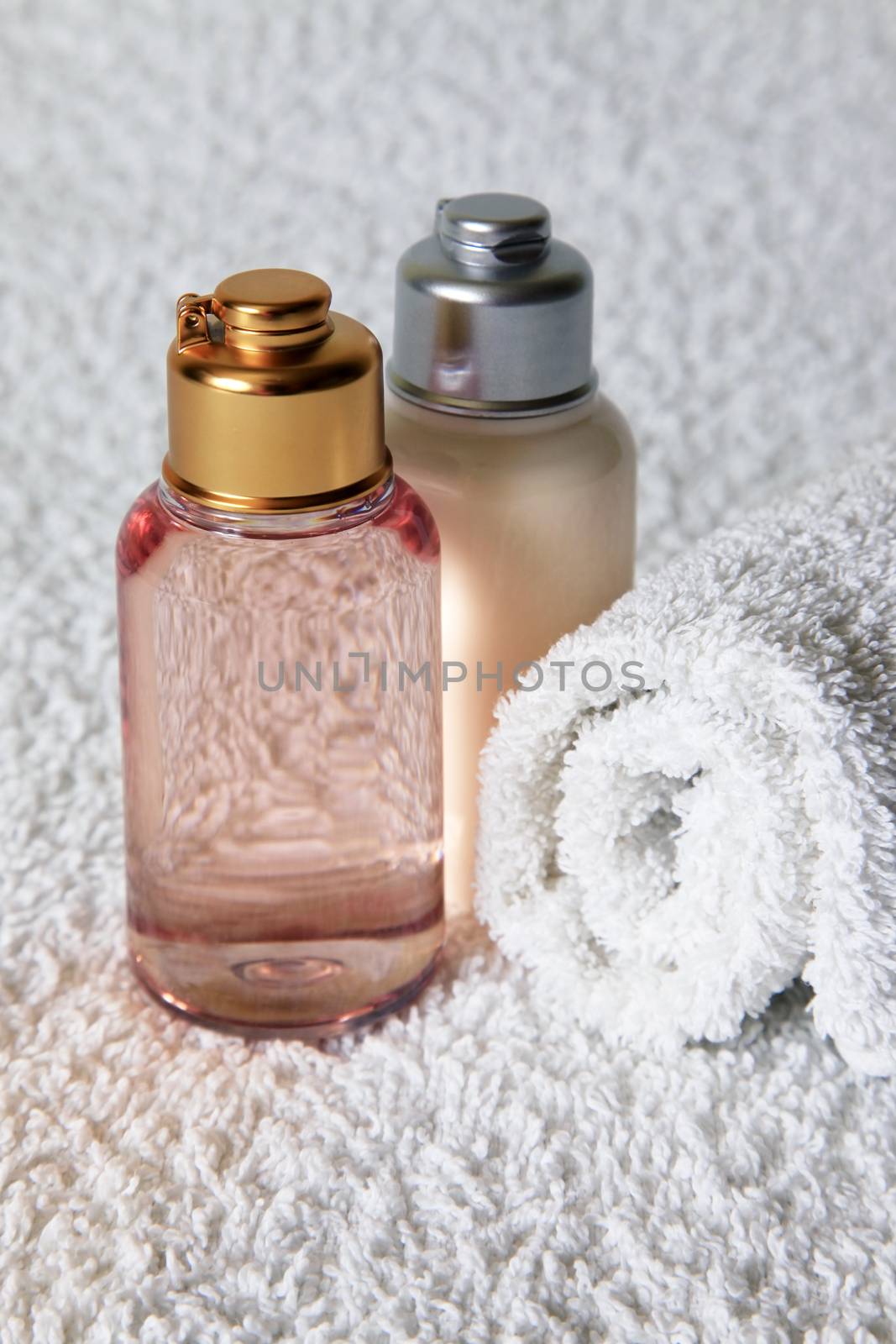 the isolated of the shampoo bottle set in spa on white background