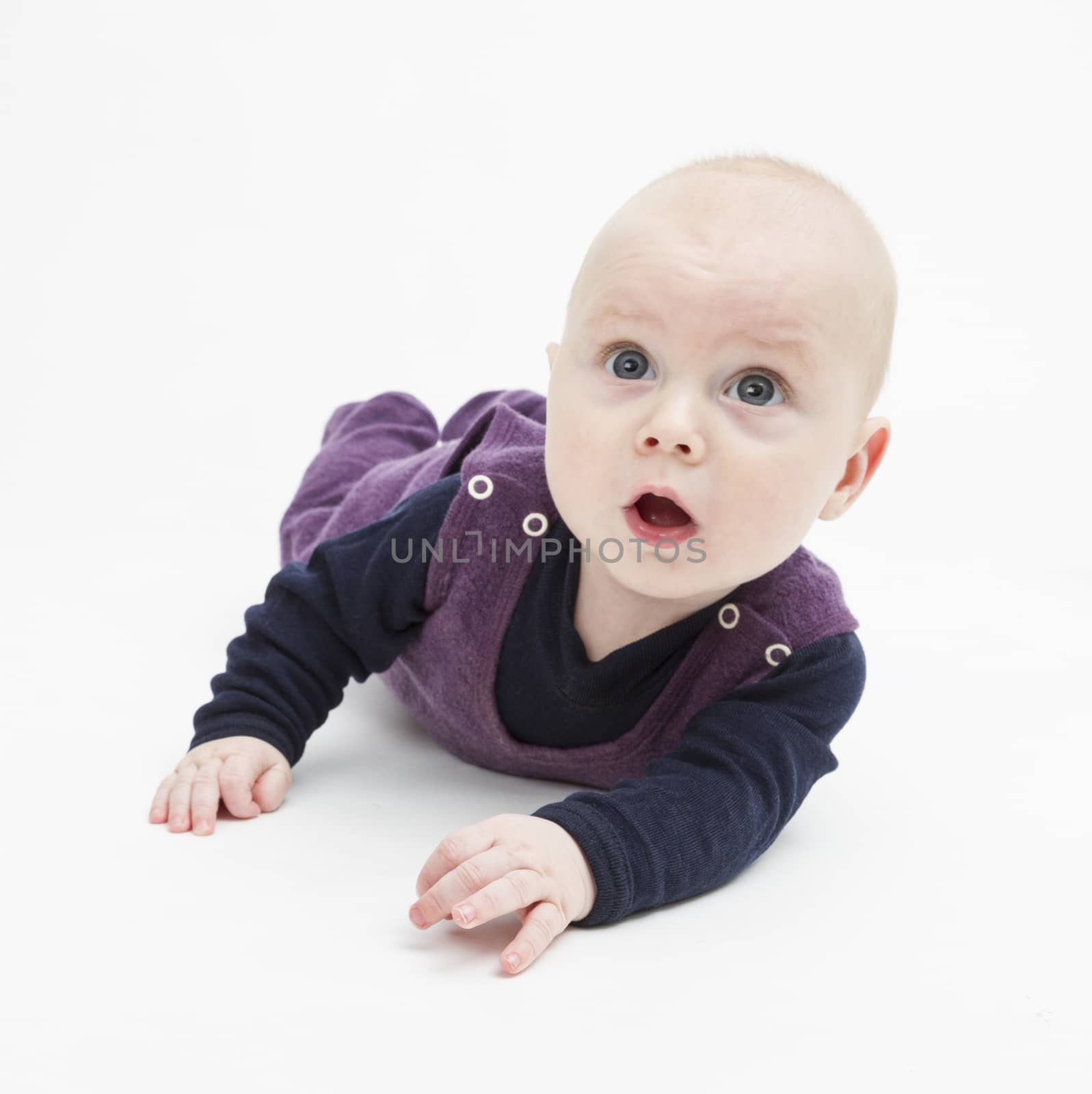 surprise toddler on floor by gewoldi