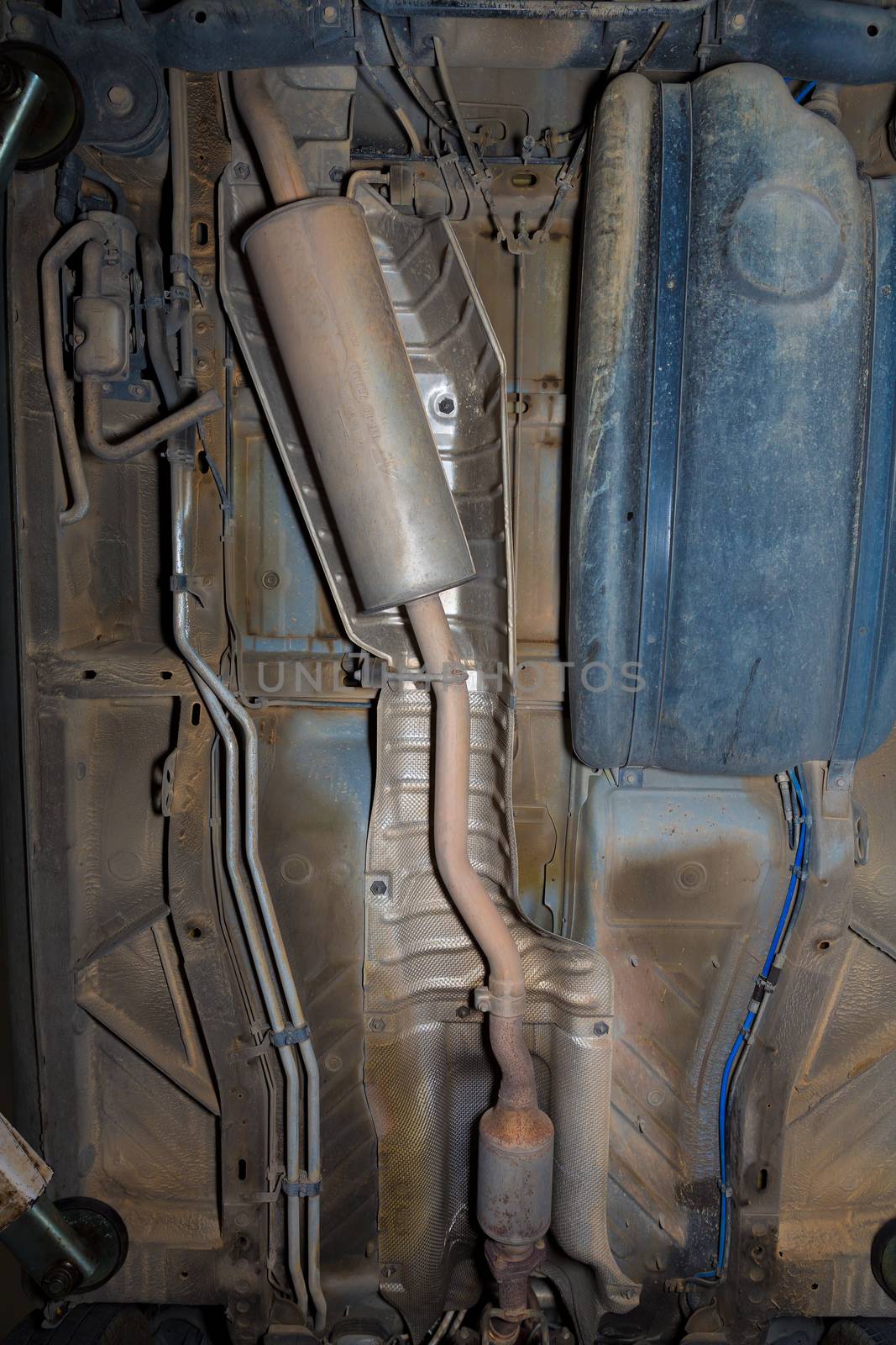 Car underbody exhaust pipe fuel tank of used vehicle