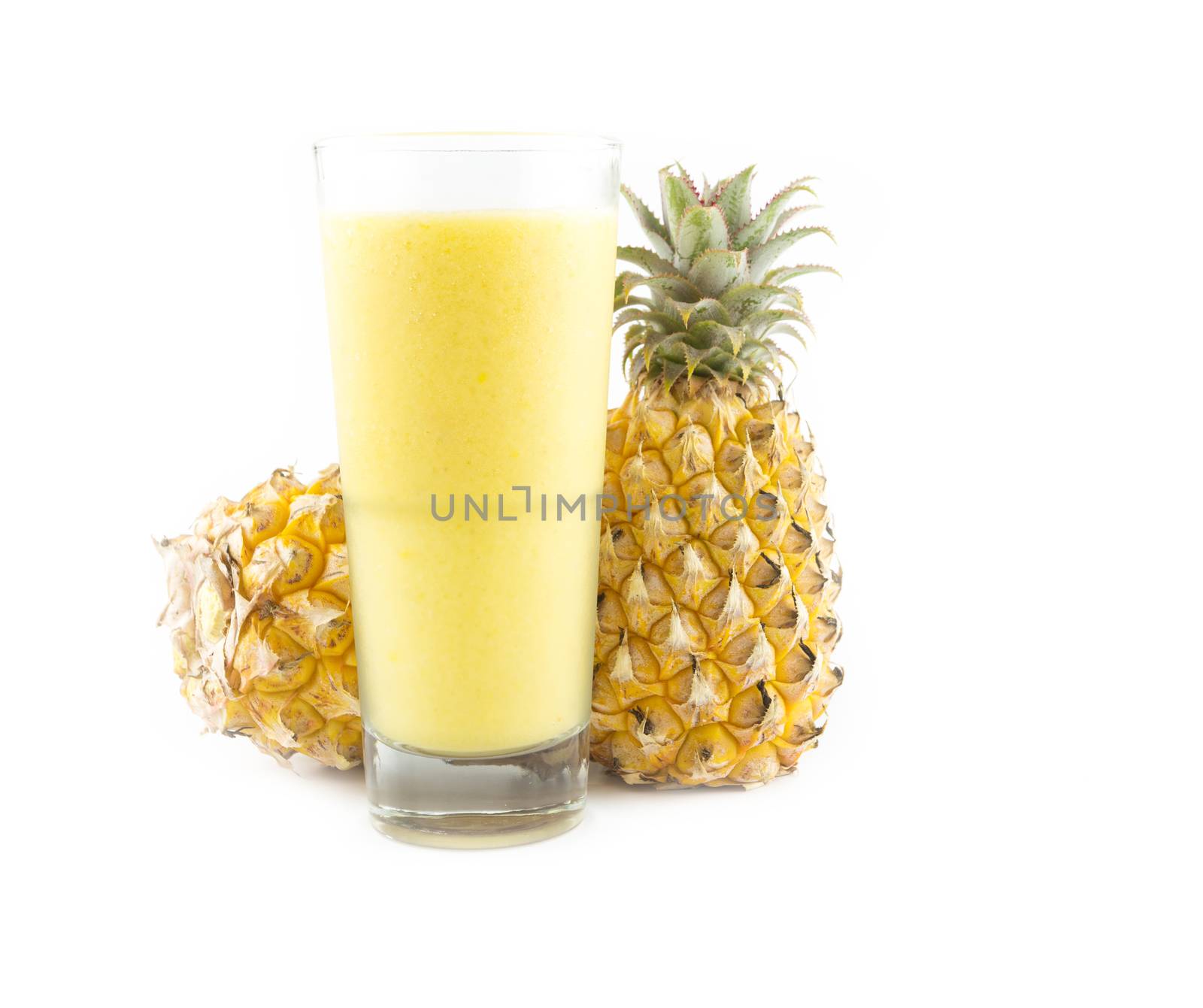 pineapple smoothie  by wyoosumran