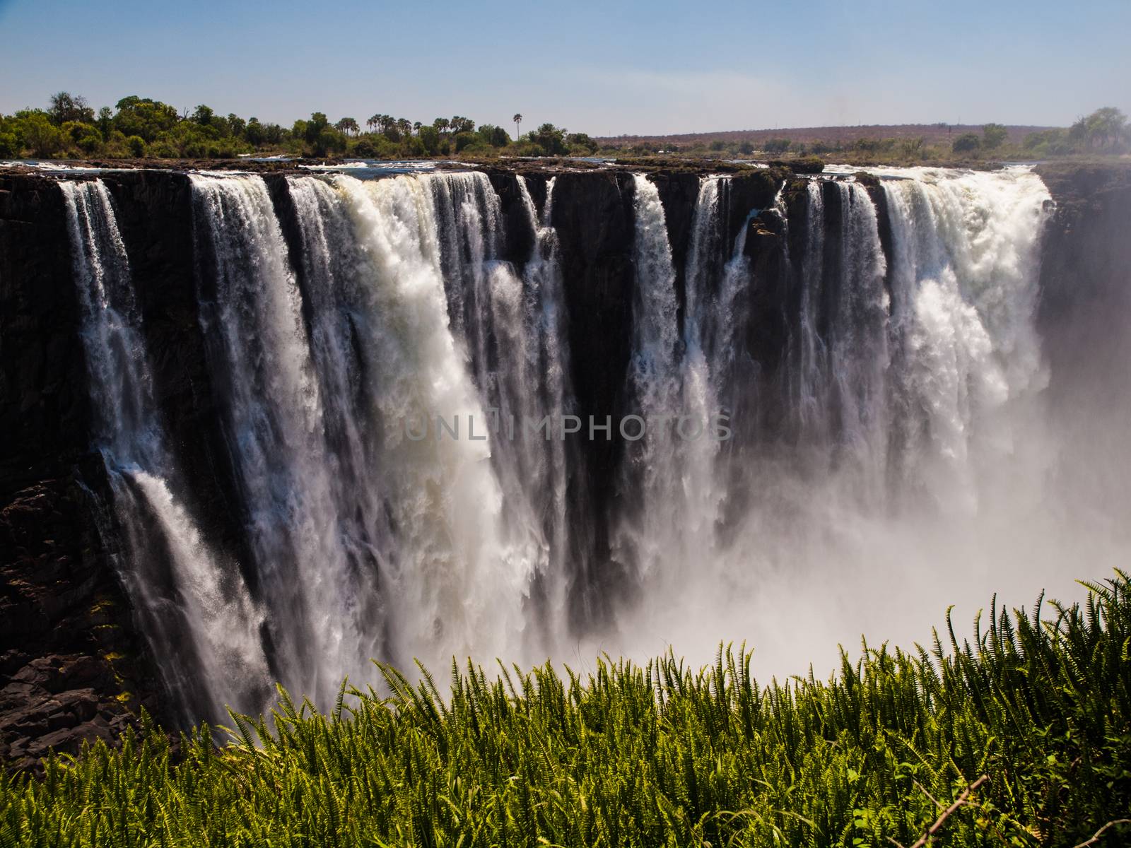 Main Cataract of Victoria Falls by pyty