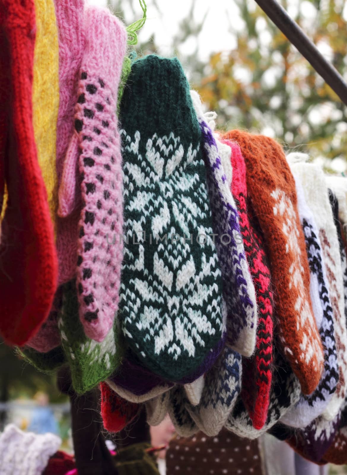 It is the various patterns knitted mitten