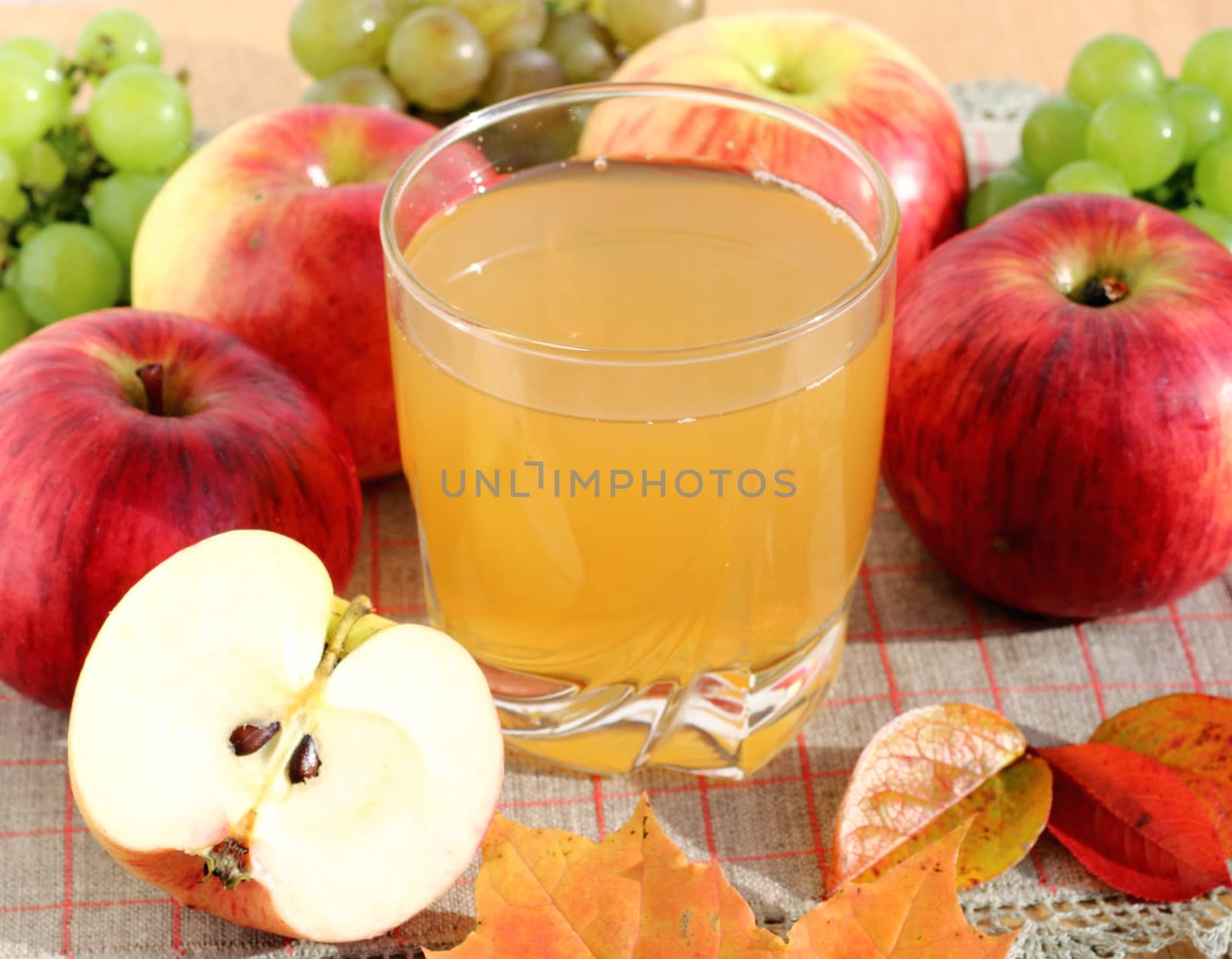  It is a glass of freshly squeezed natural apple juice
