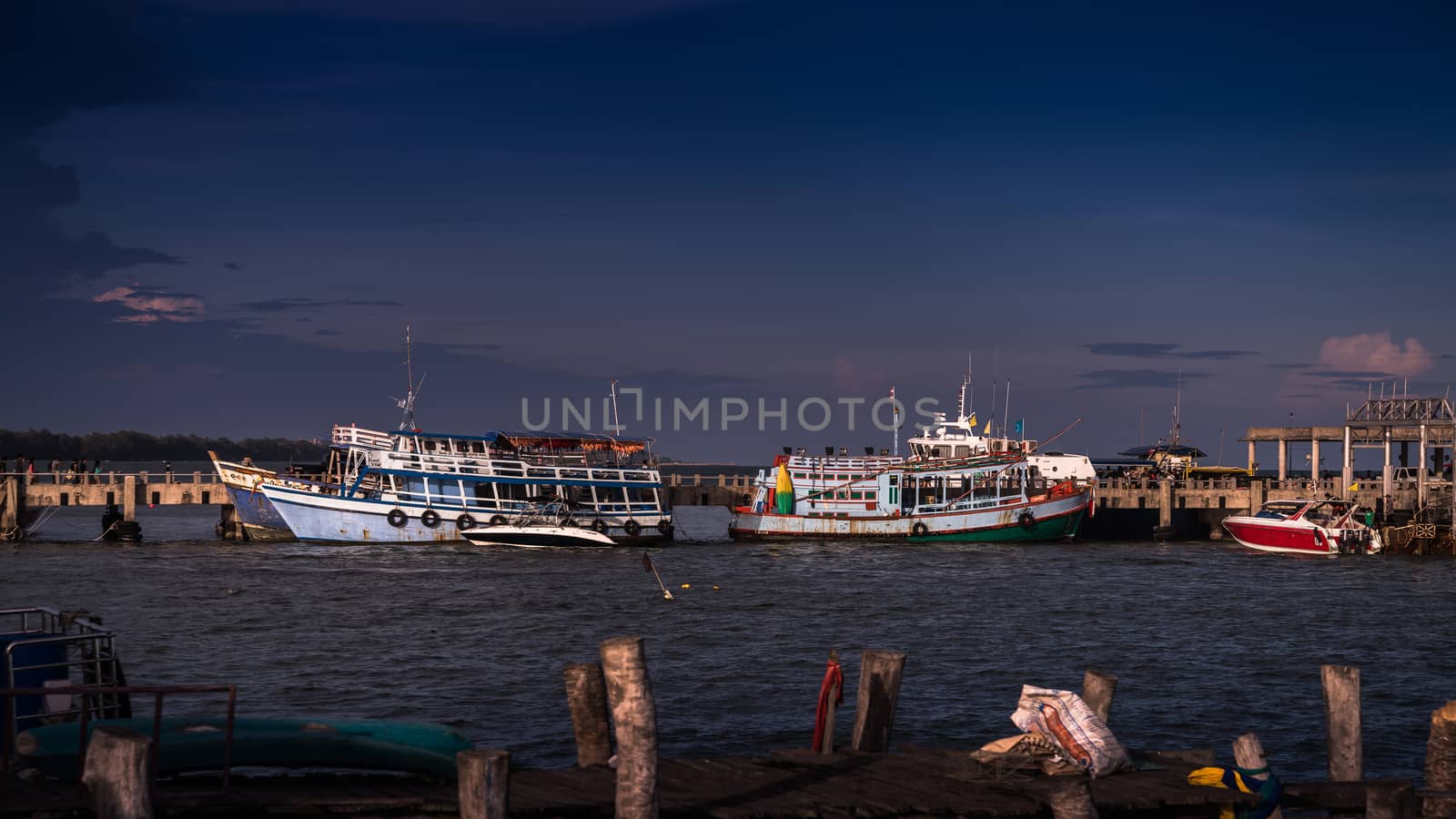 Fishing ship in Gulf of Thailand. by jakgree