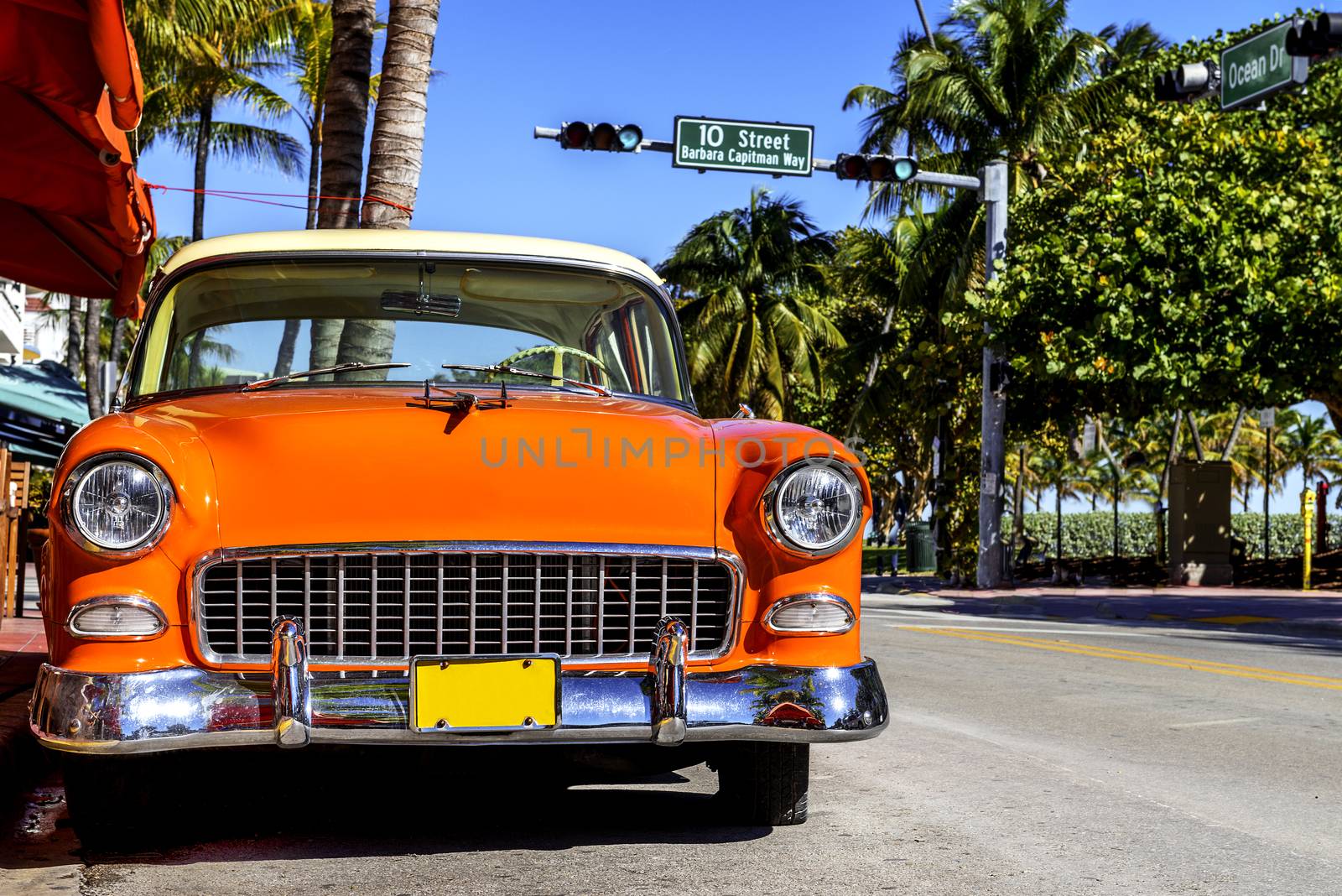 Classic American Car on South Beach, Miami.  by ventdusud