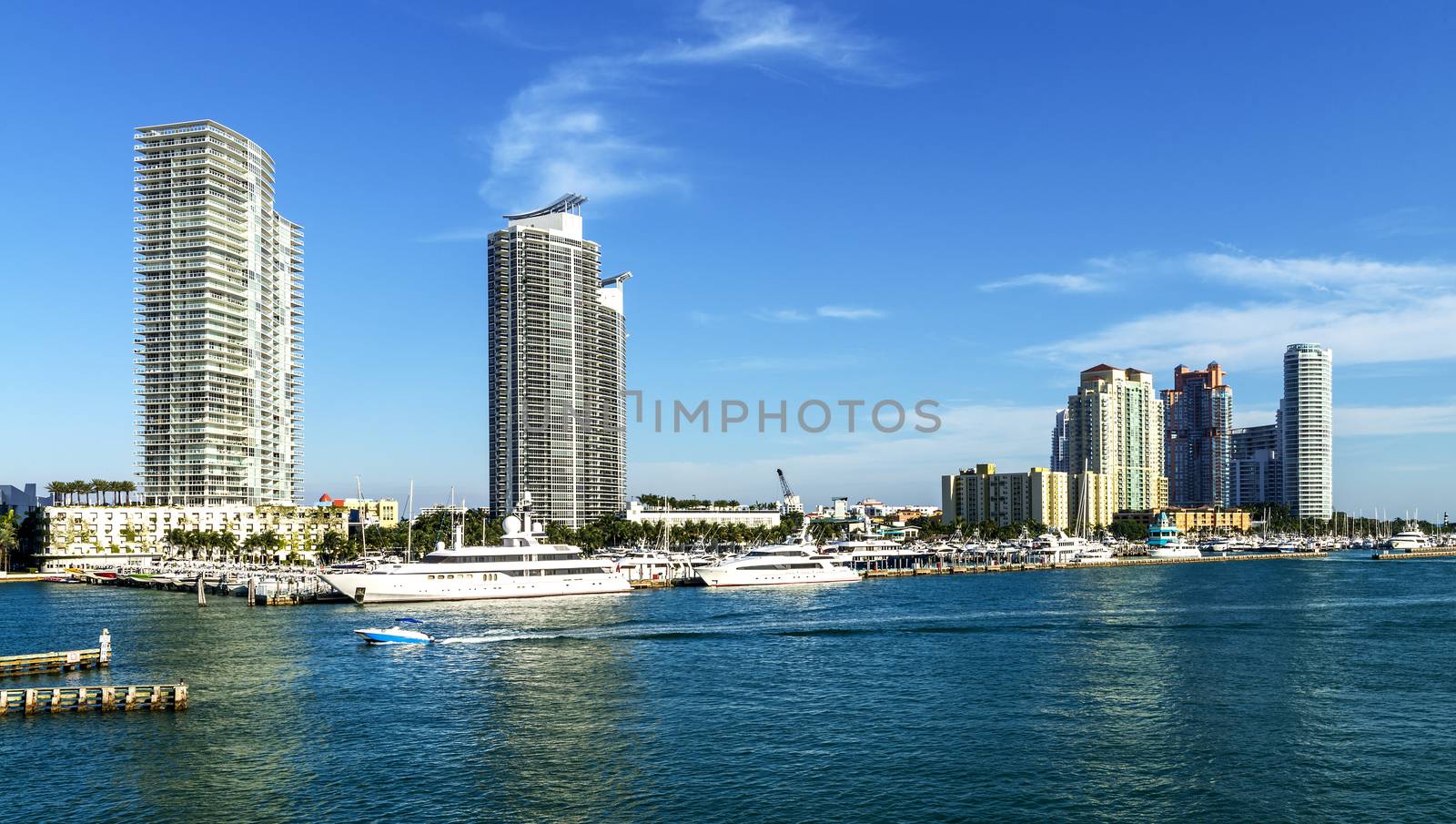 Miami south beach, view from port entry channel, Floride, USA. 